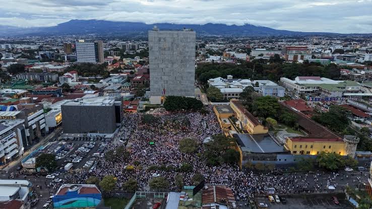 Plantón por la democracia: Necesitamos cambios muy grandes, pero bien hechos