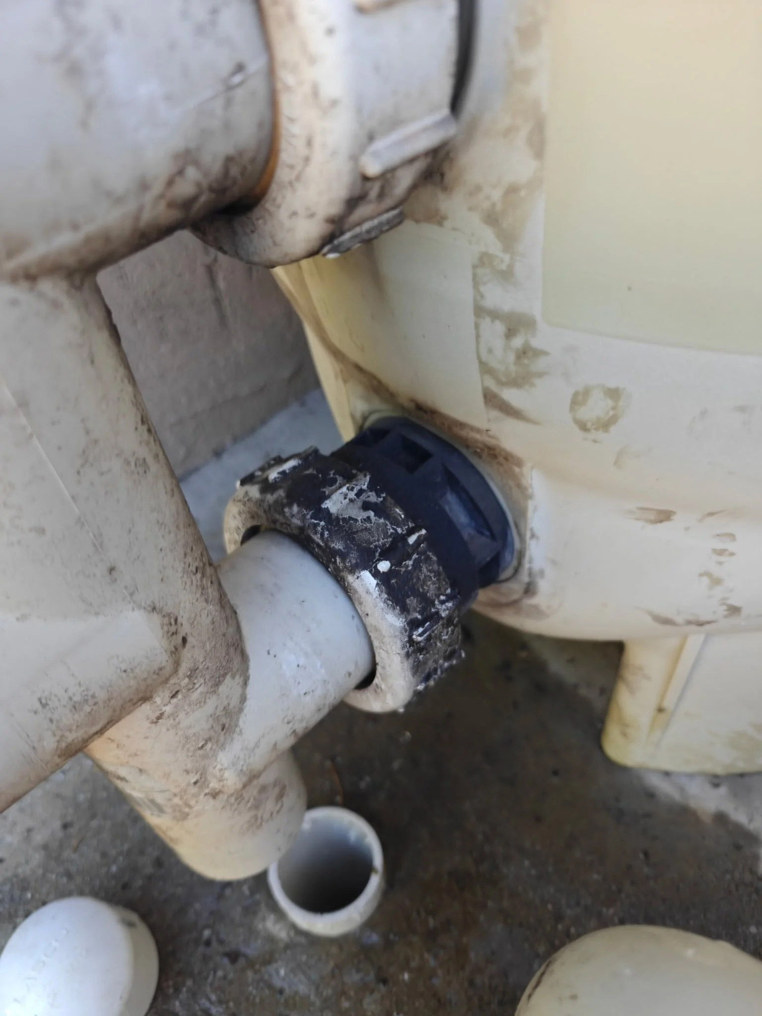 Broken back wash assembly union