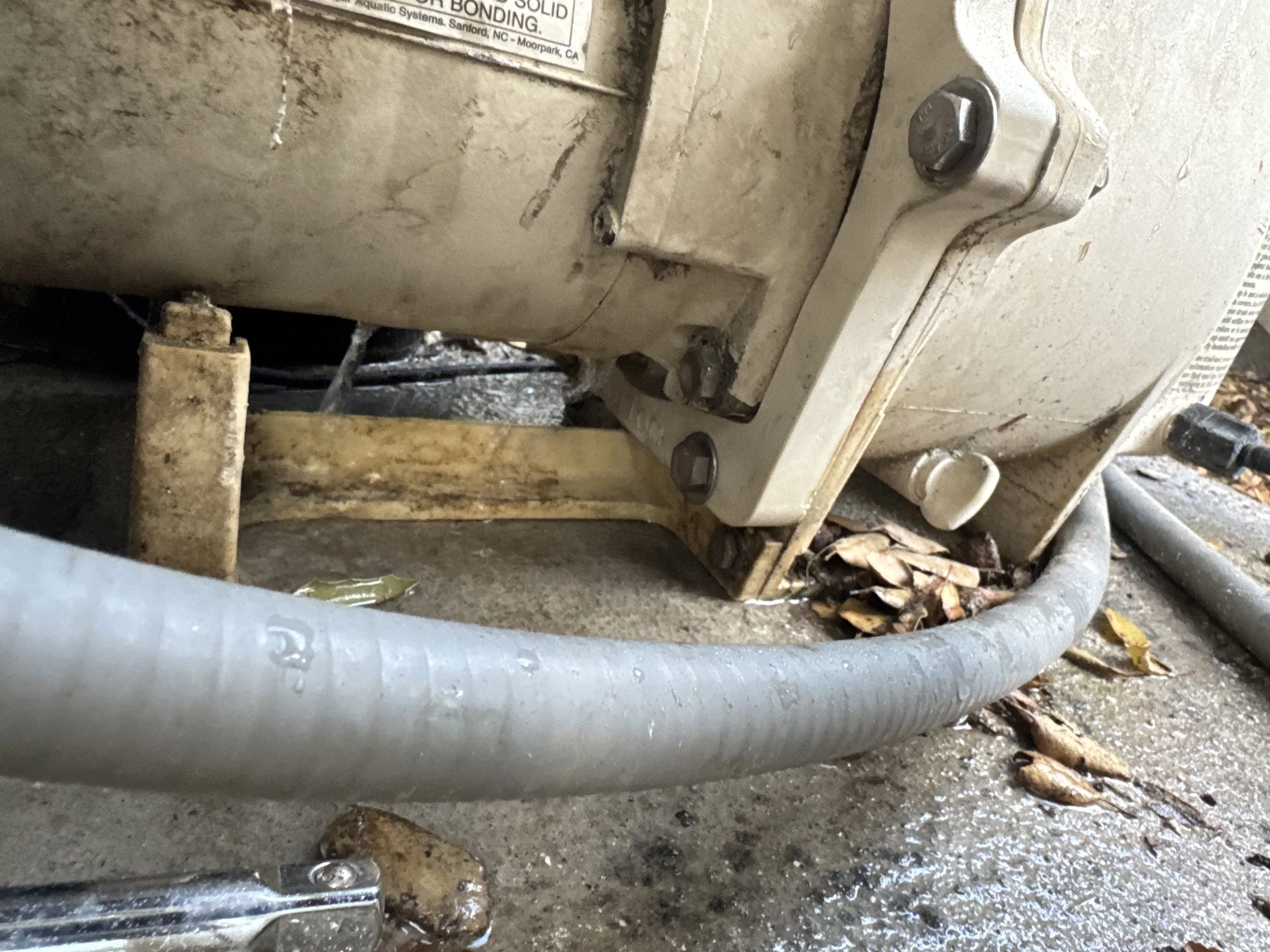 Leaking pump from bad seals 