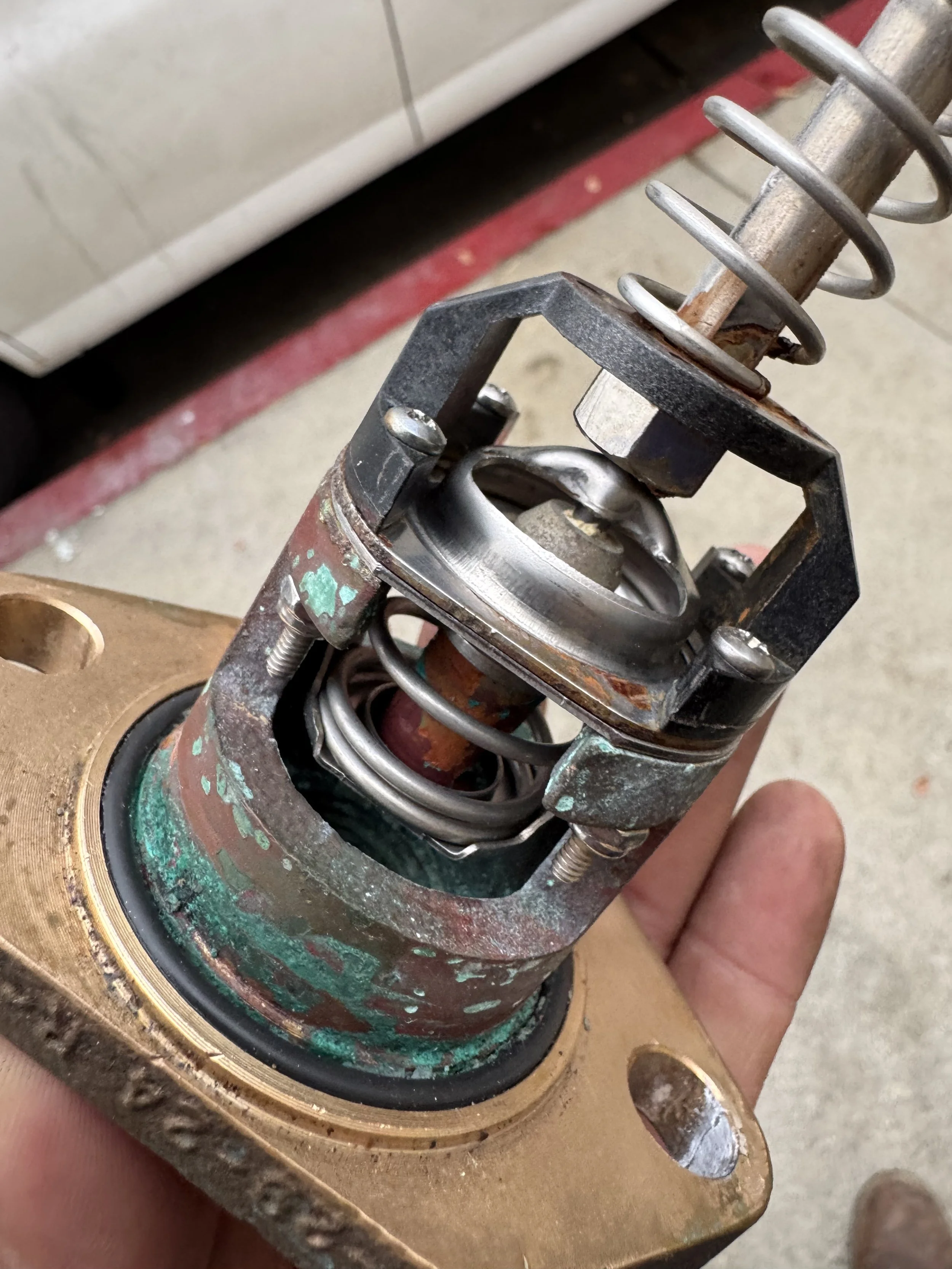 Damaged heater governor 