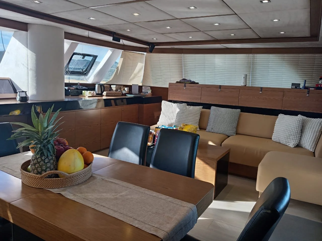 Palawan live on board, rent a catamaran, el Nido Coron expedition, live on board, floating hotel