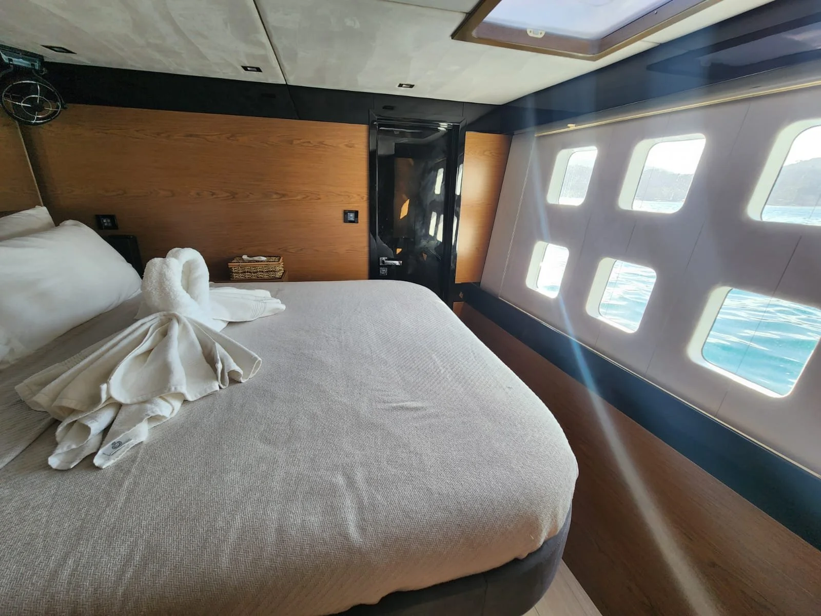 Palawan live on board, rent a catamaran, el Nido Coron expedition, live on board, floating hotel