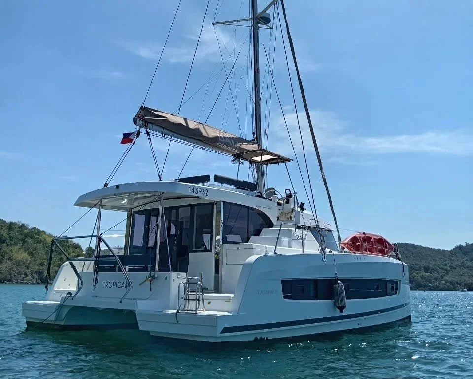 Palawan live on board, rent a catamaran, el Nido Coron expedition, live on board, floating hotel