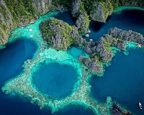 Palawan live on board, rent a catamaran, el Nido Coron expedition, live on board, floating hotel