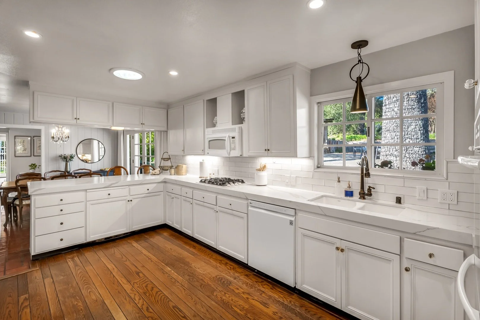 Roomy, Equipped Kitchen