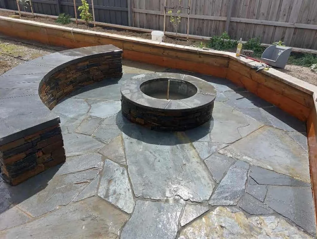 FIRE PITS / OUTDOOR SPACES