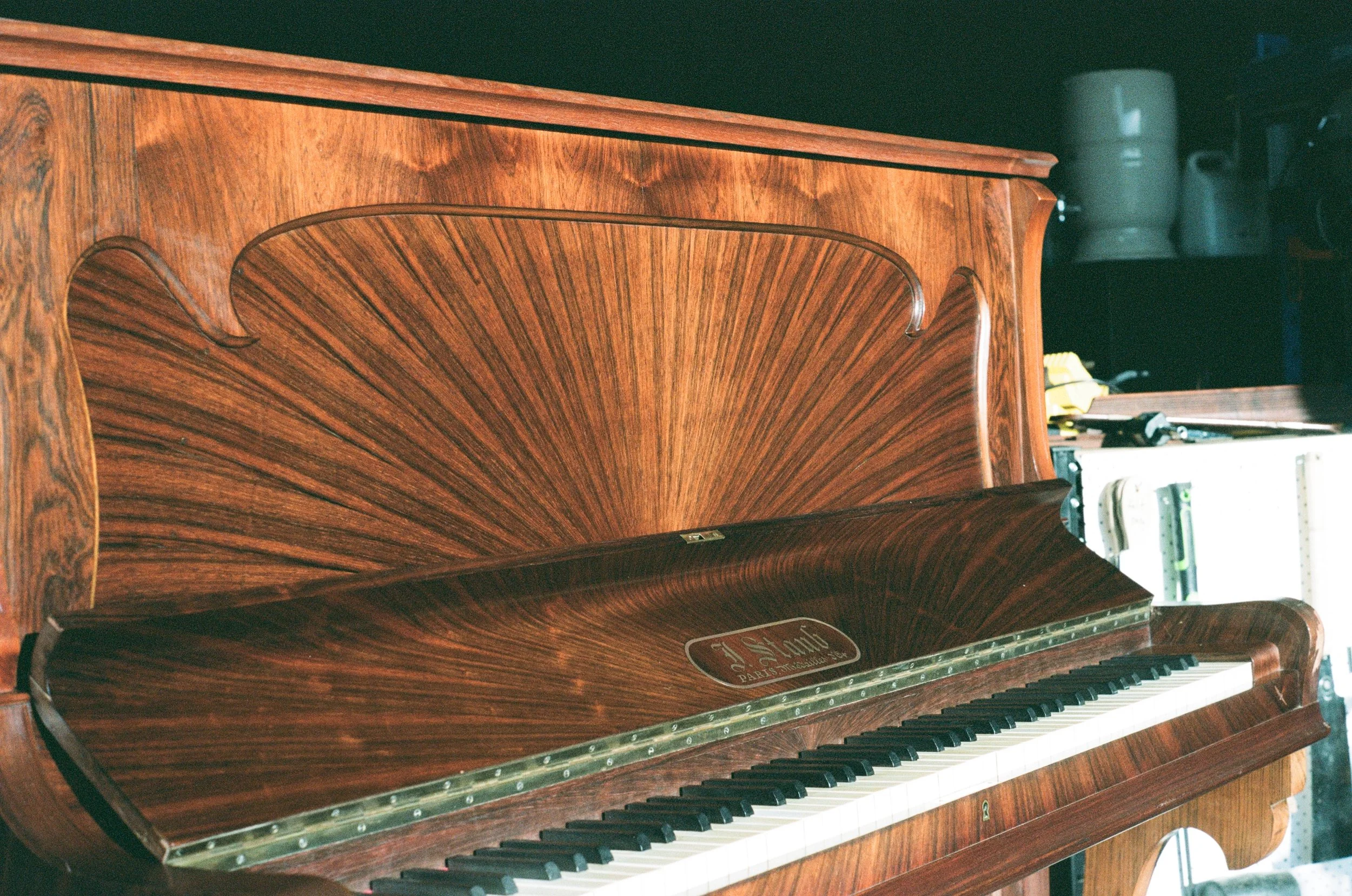 J Staub, Medaille D'Or, upright