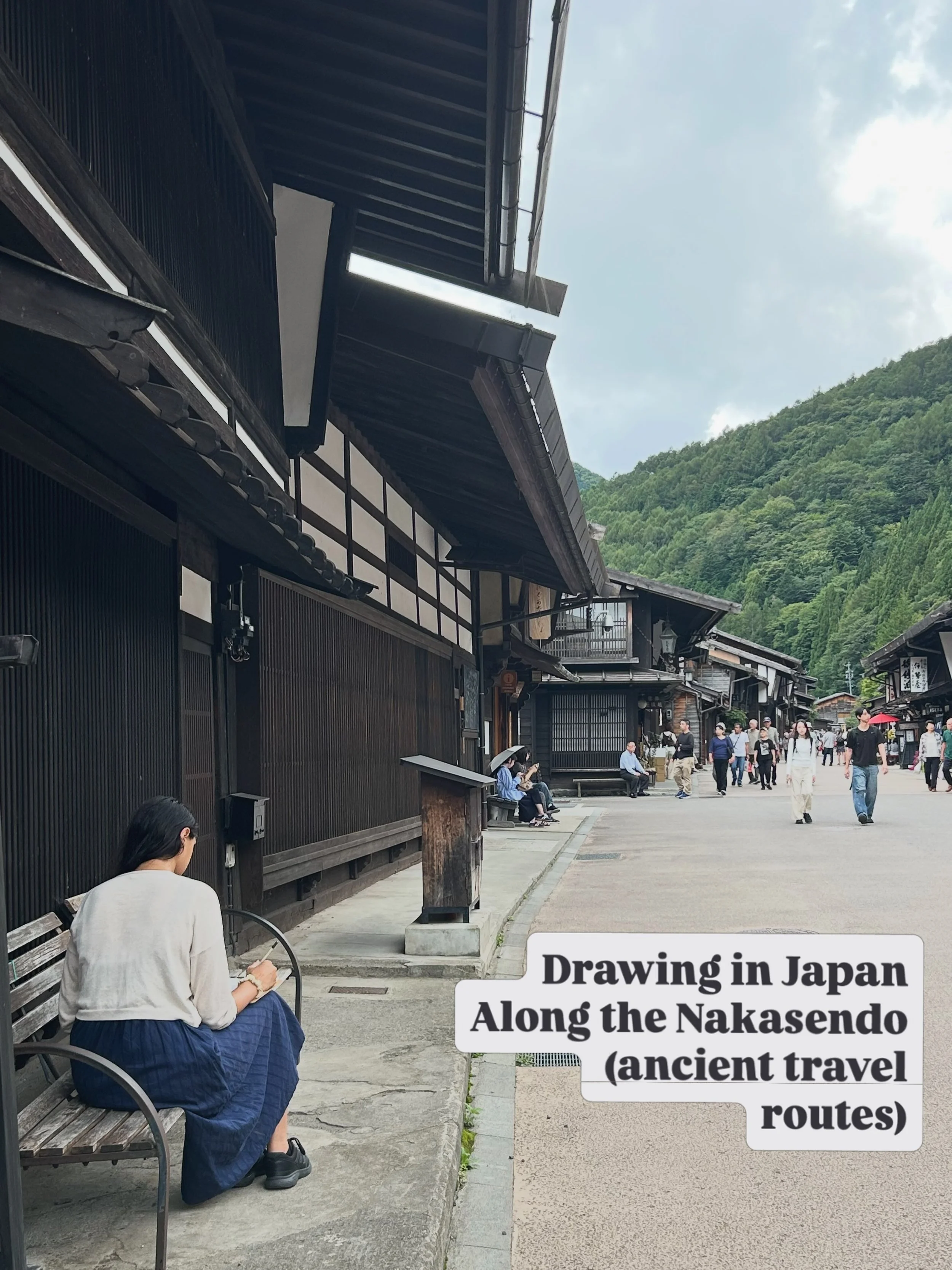 Last week I went on a wonderful trip to Nagano!🚞 

This time I was exploring the beautiful ancient roads that connected Kyoto to Tokyo, the Nakasendo trail ✨

It was wonderful to sit on this bench and have some time to draw from life! (Even though t