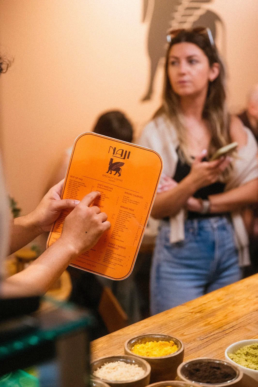 Cartas rediseñadas de Naji Specialty Coffee