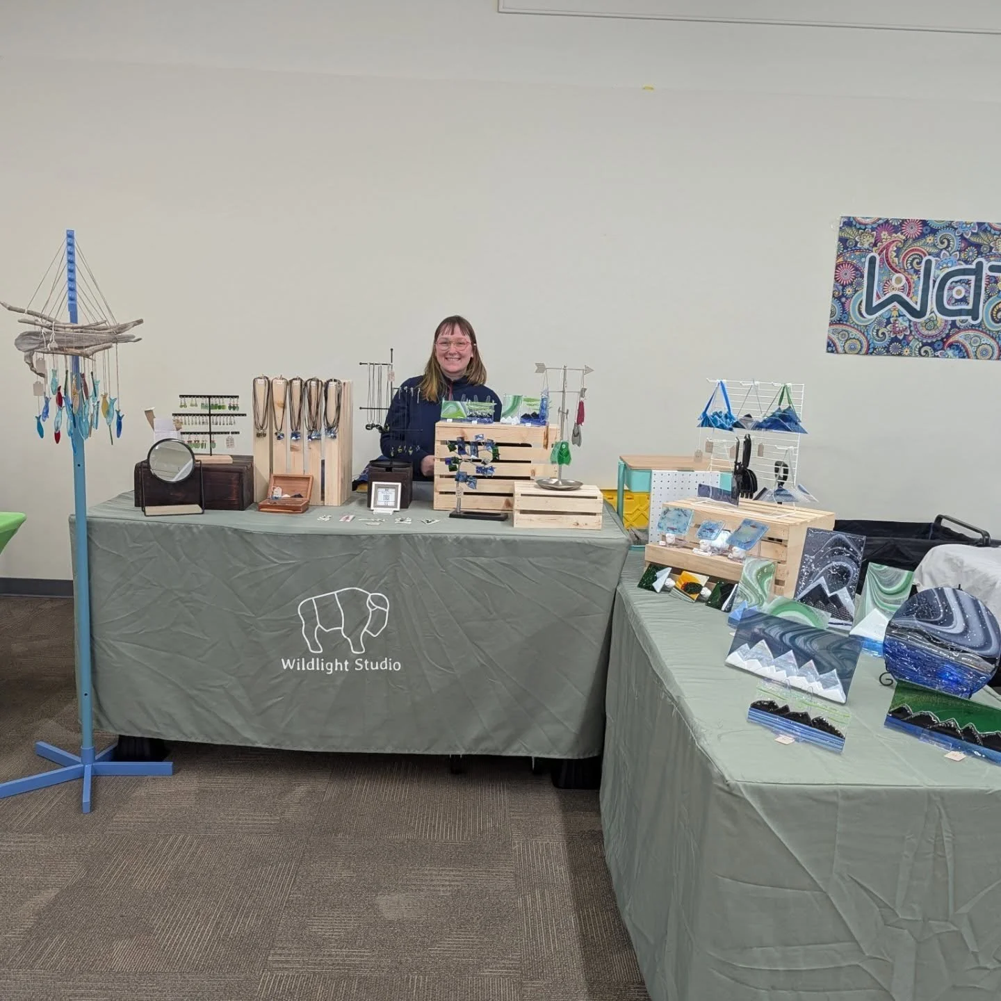 We're at the #KincaidMarket today from 12pm-6pm! Scroll to see some of my new work incorporating copper inclusions. 

#glassart #fusedglass #stainedglass #smallbusiness