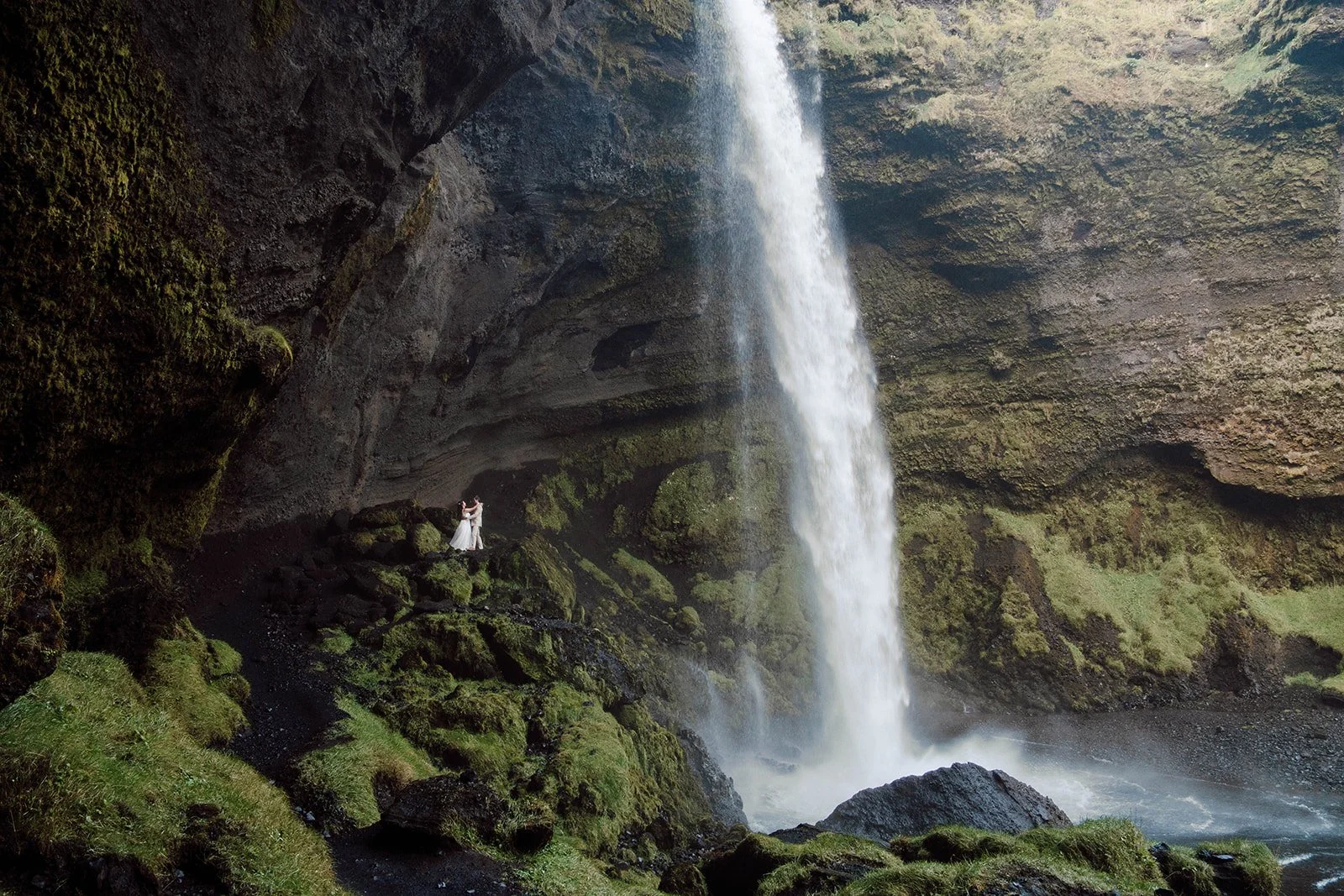 kamil-grygo-iceland-elopement-bride-and-groom-by-waterfall-02.jpg.jpg