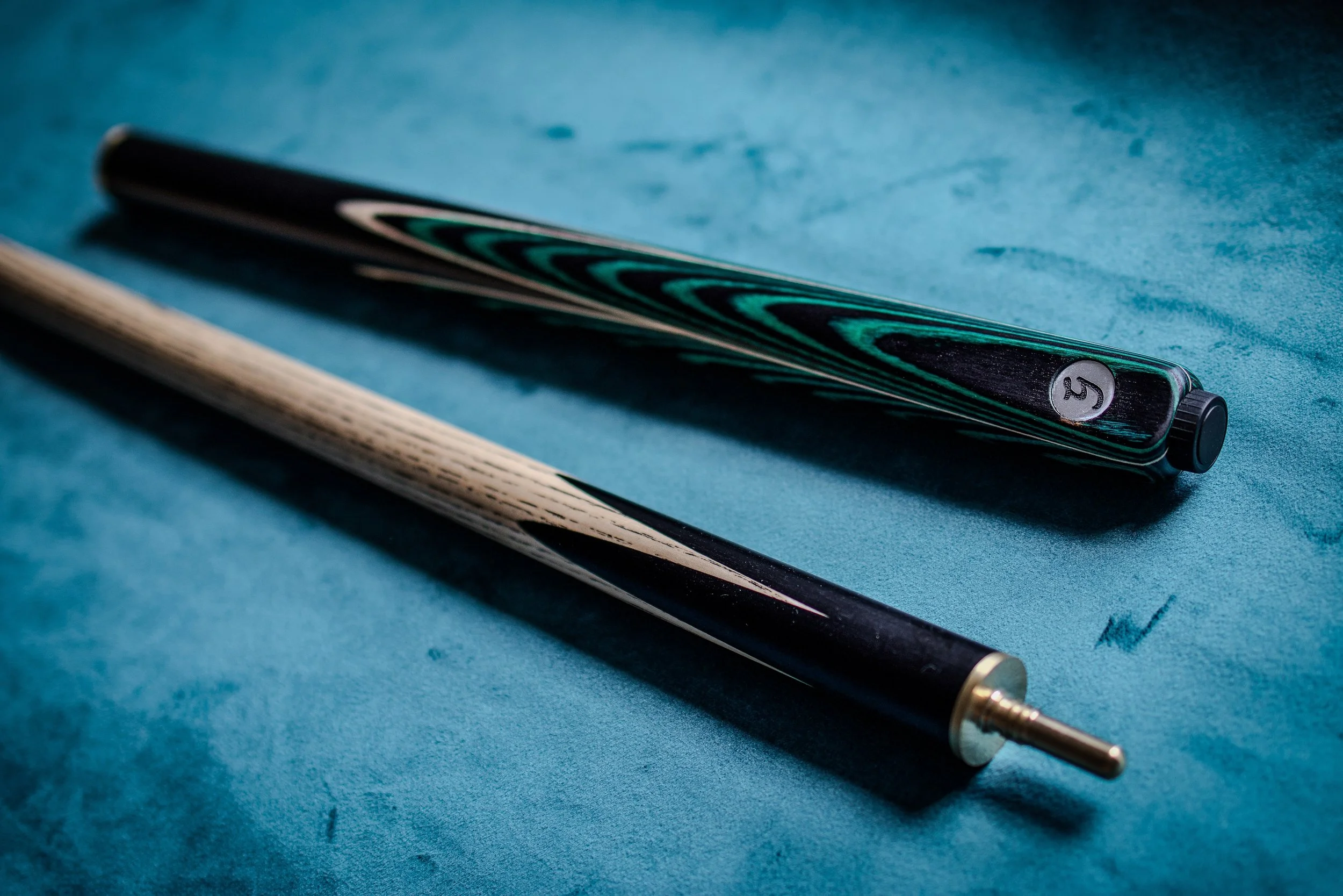gentleman-british-english-england-engraved-cue-green