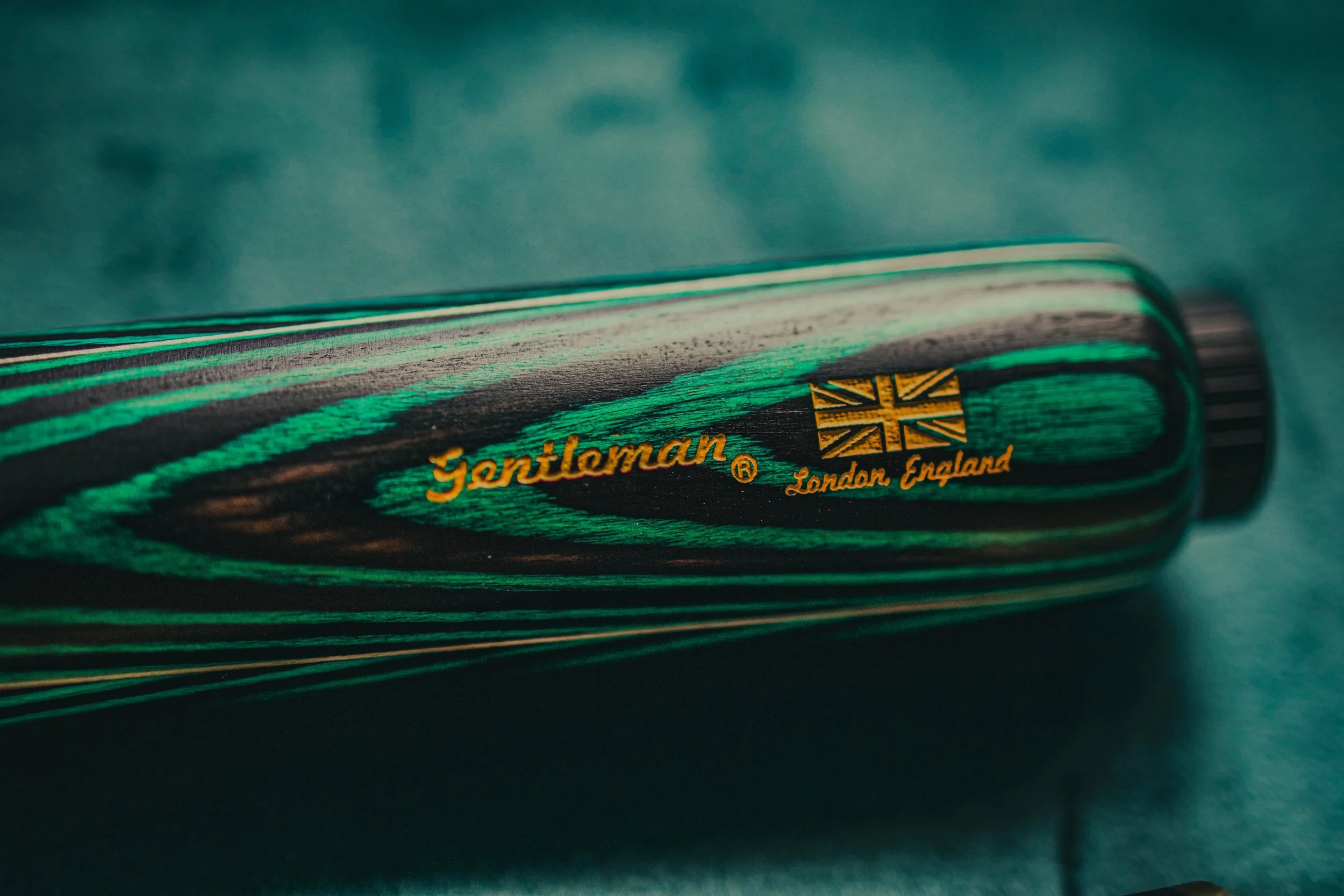 gentleman-british-english-england-london-made-engraved-cue-high-quality-wood