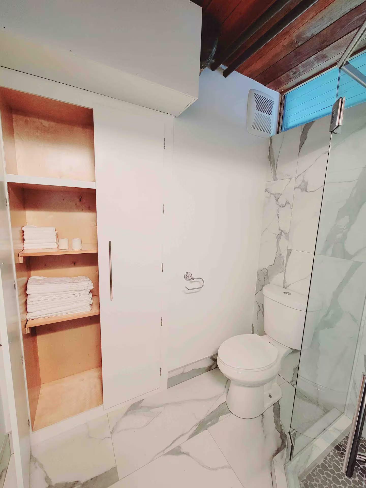 Lake House Bathroom 3.png