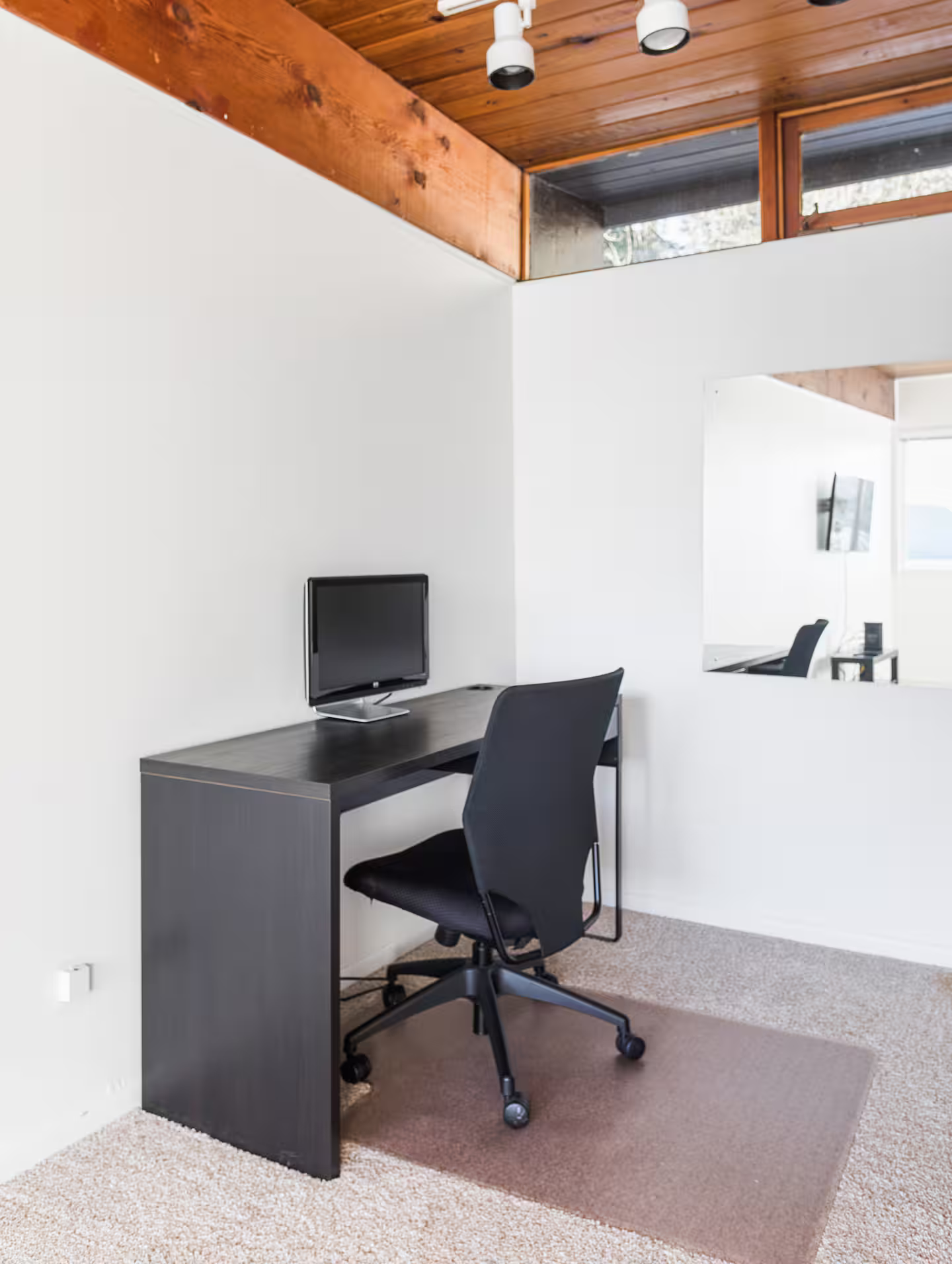 Lake House office.png