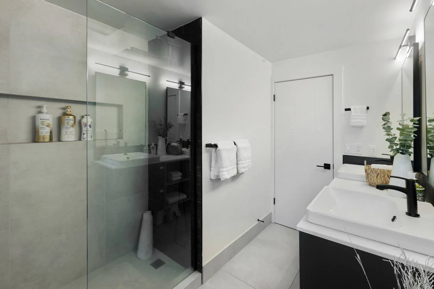 Ranch House Bathroom 1.jpeg