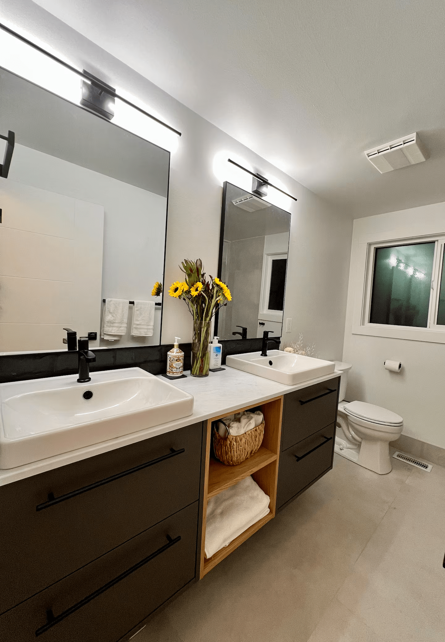 Ranch House Bathroom 2.png