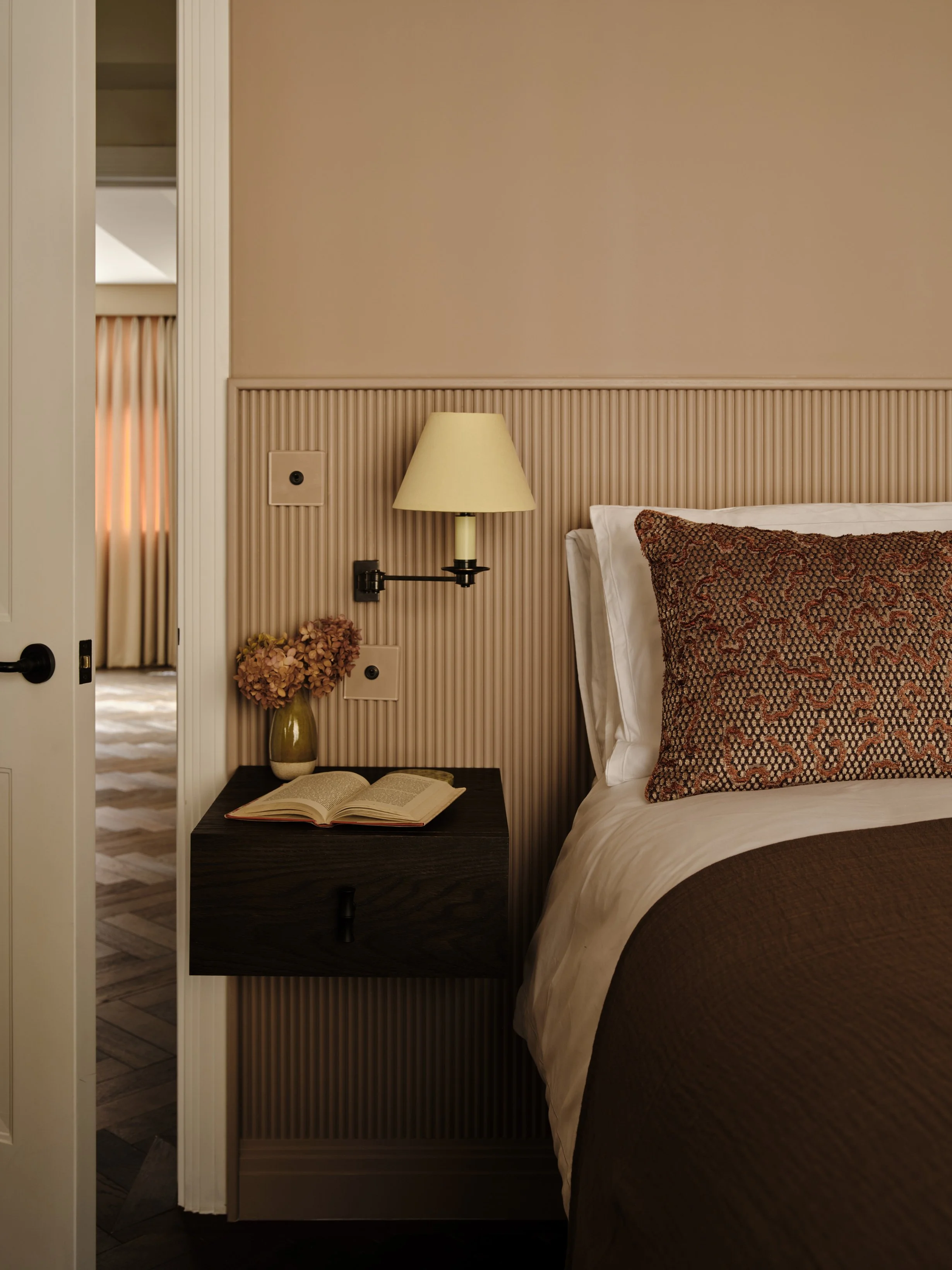 room-painted-in-nutmeg-warm-pink-brown-paint-imperfect-interiors-pilgrim-fenwick-and-tilbrook-range-collaboration