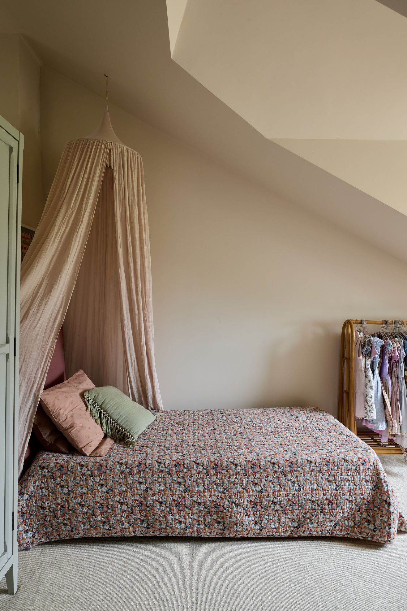 room-painted-in-ground-almond-blush-pink-paint-imperfect-interiors-pilgrim-fenwick-and-tilbrook-paint-range-collaboration