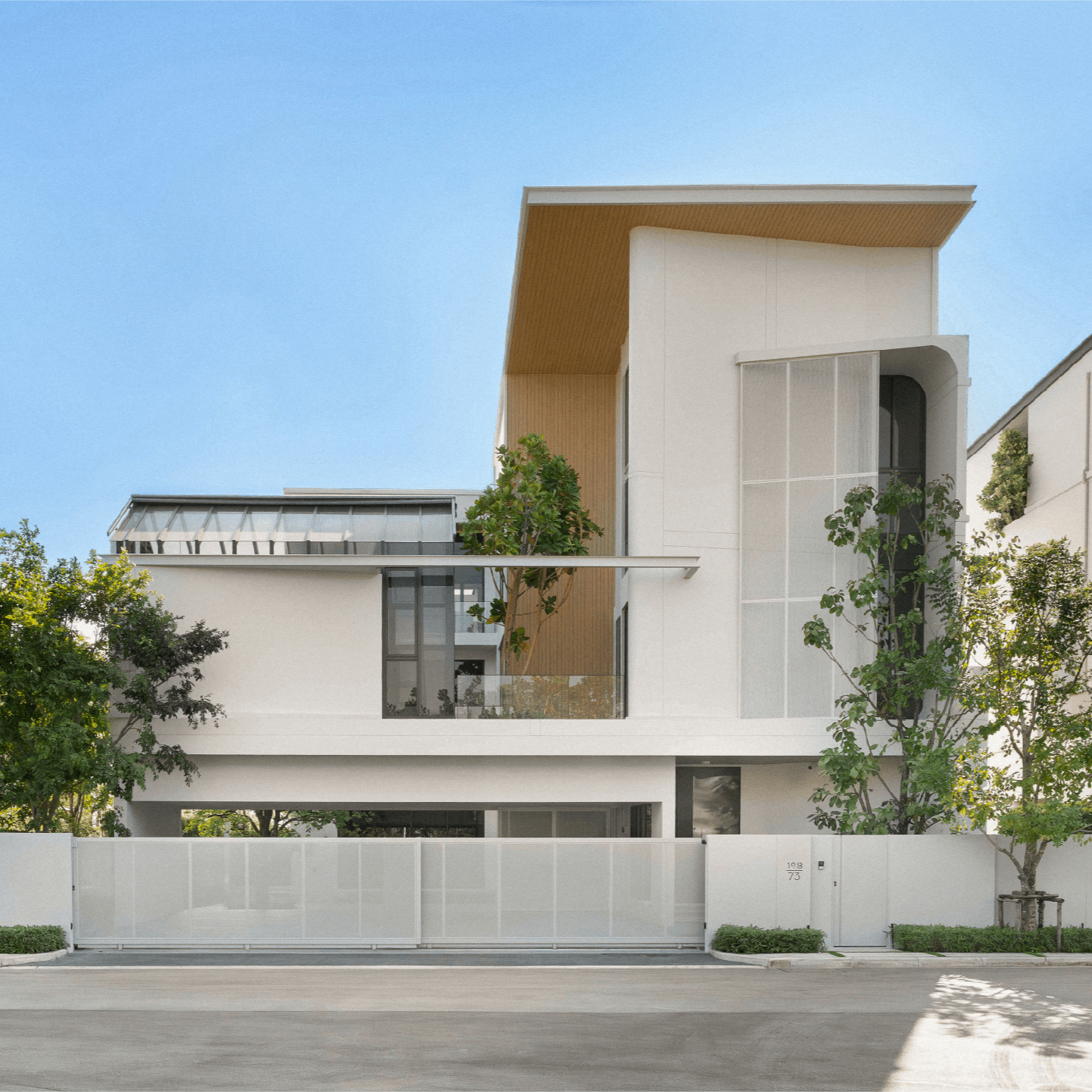 VIVE NEW KRUNGTHEP KREETHA