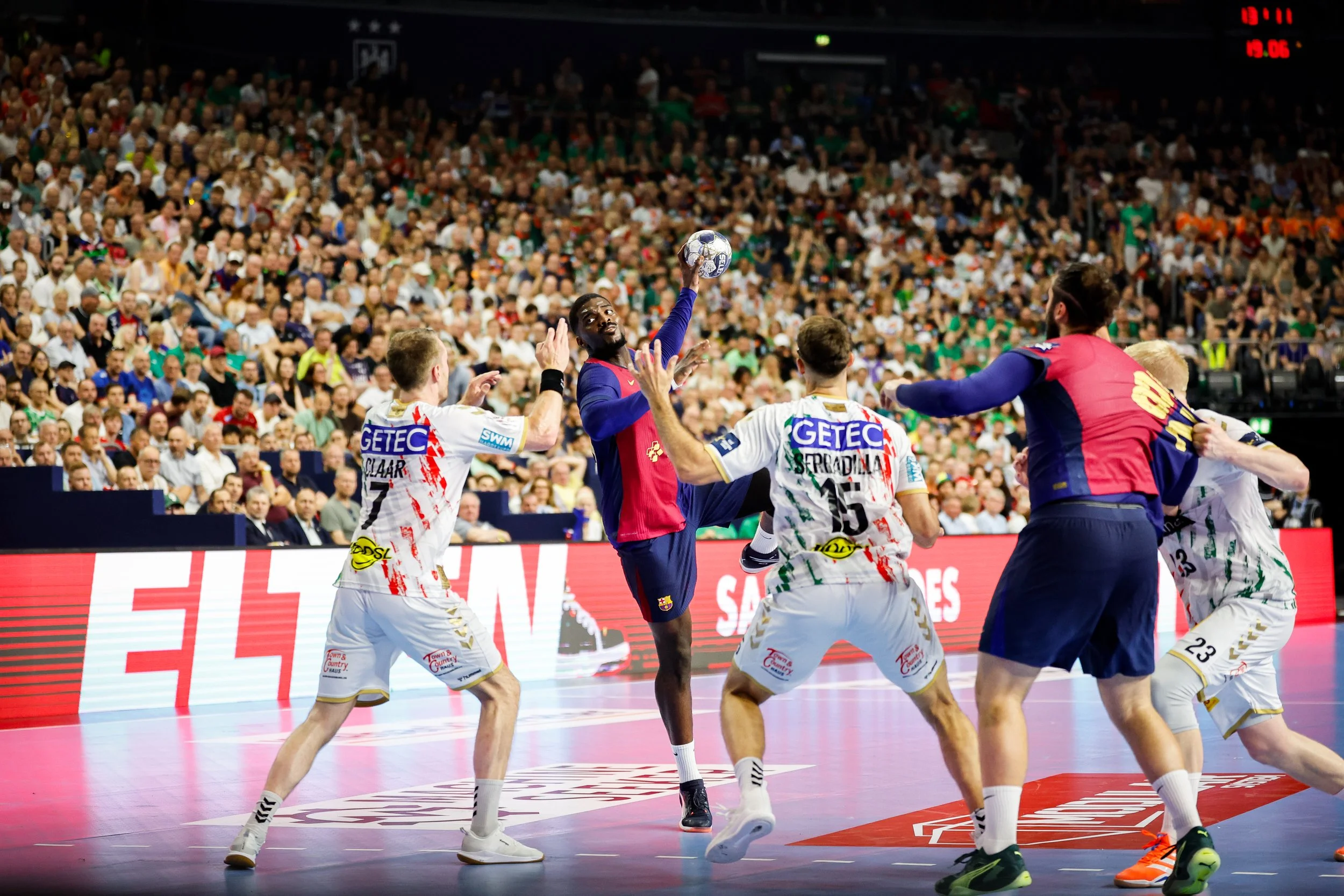 CLM25 - SF2 - Bar├ºa vs SC Magdeburg_AXL_41067_AH.jpg