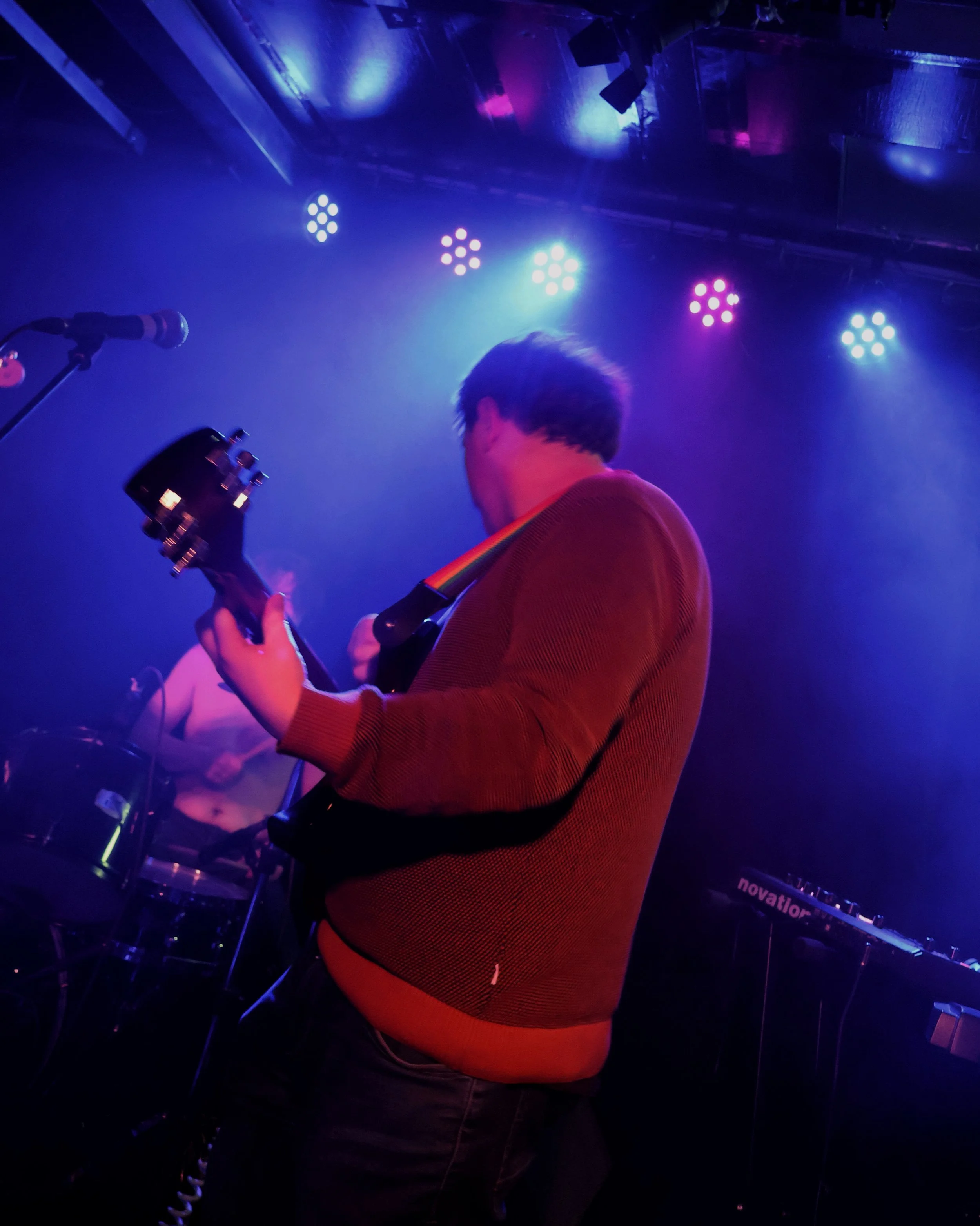 THE CORNERSTONES LAUNCH THE SEAL WITH PACKED UNION BAR SHOW