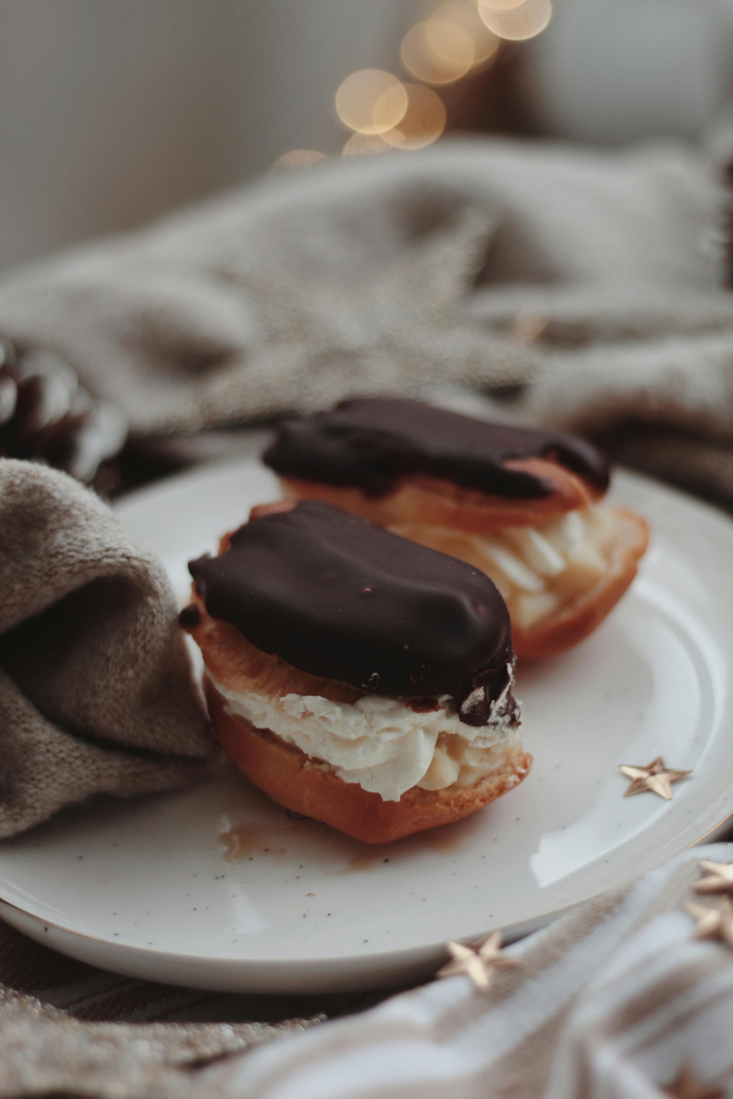 Chocolate Éclairs (4 Pack)