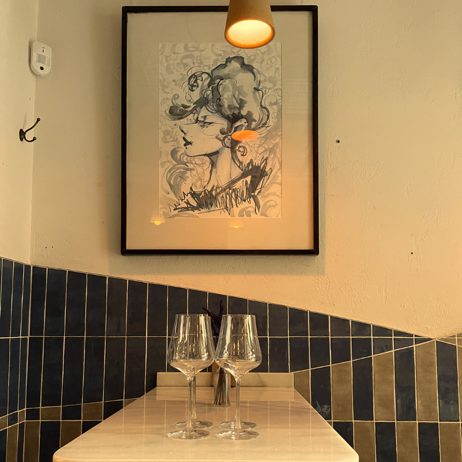Obras de arte originales en el wine bar Net Zero en Gràcia, Barcelona