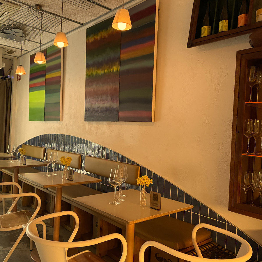 Local íntimo y acogedor,  wine bar Net Zero en el barrio de Gràcia, Barcelona