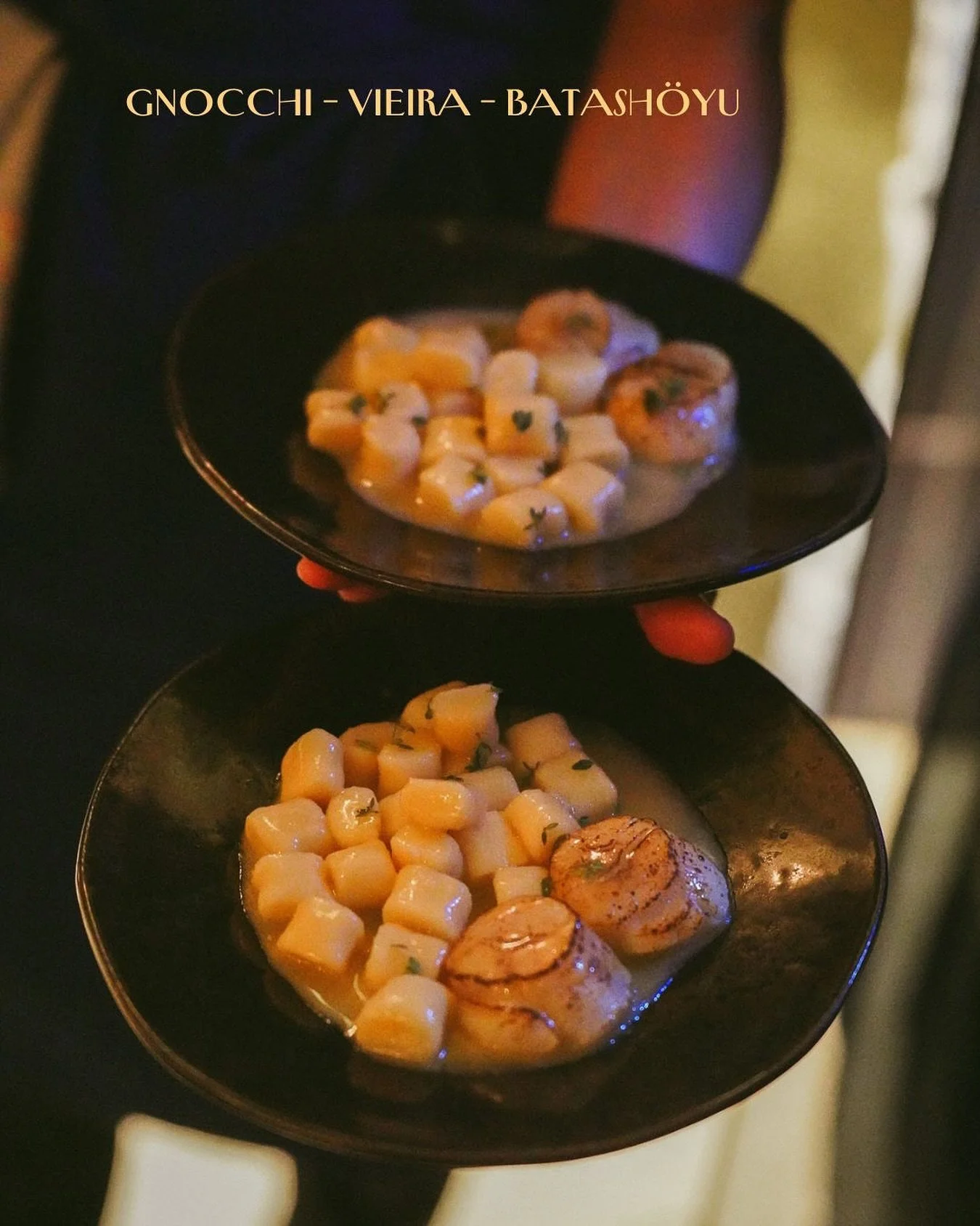 gnocchi-vieires-batashoyu &eacute;s un dels plats que m&eacute;s triomfen al Zero des de ben al principi que vam obrir
perqu&egrave;? s&oacute;n una burrada de bons, aix&iacute; de senzill
salut!
.
gnocchi-vieiras-batashoyu es uno de los platos que m