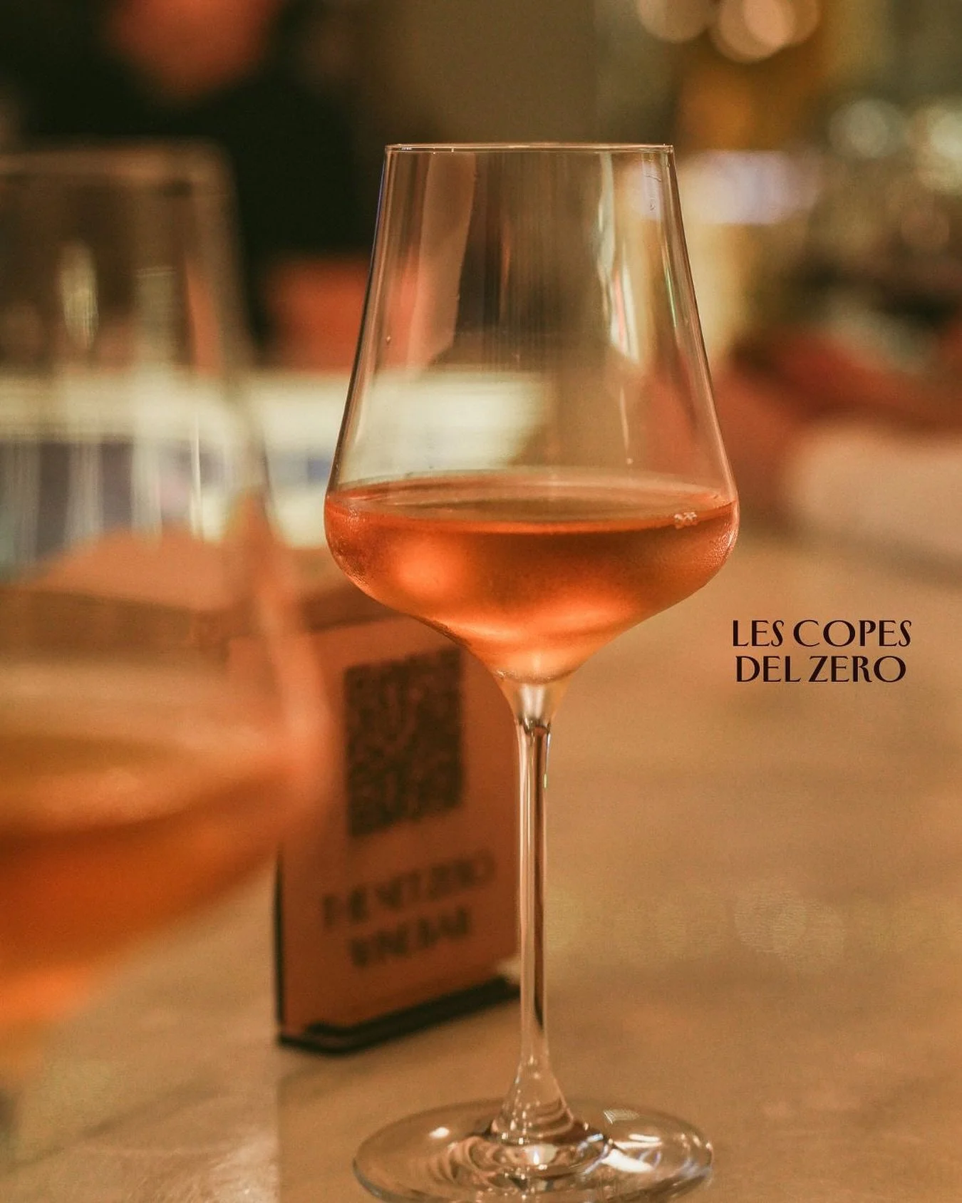 hi ha copes i copes i, al Zero, tenim les que cal
per cert, els QR que esteu fent servir, ens els ha fet @eldesvandereyes 
.
there are wine glasses, and wine glasses and, at the Zero, we&rsquo;ve got the right ones
btw, the QRs you are already using,