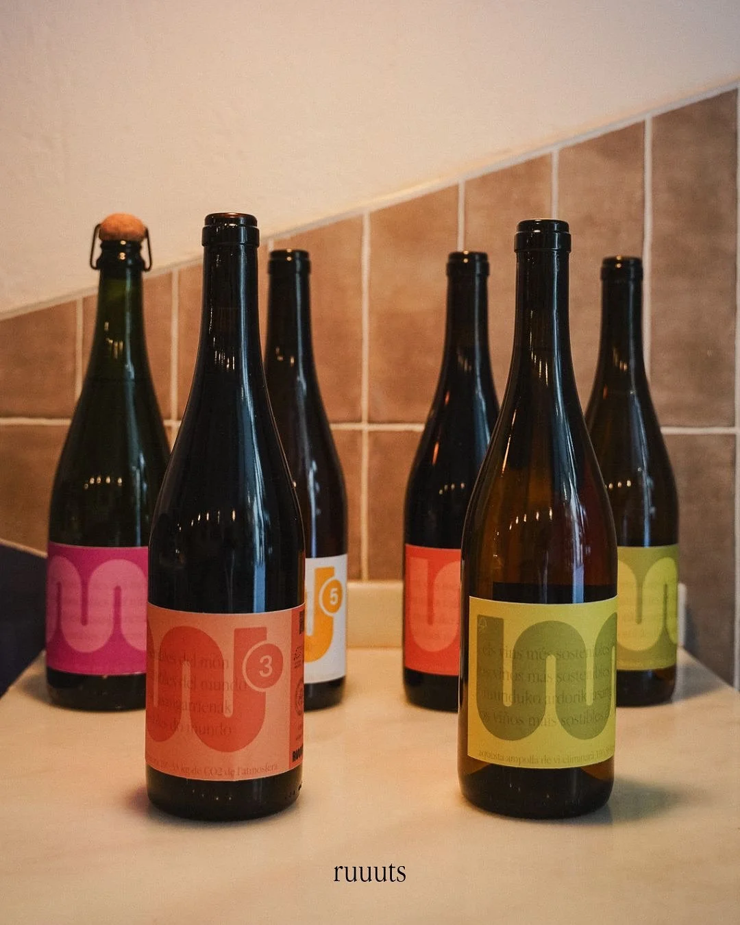 al Net Zero no tenim tatoos -encara- i com que en aix&ograve; del vi sembla que n'has de tenir algun, doncs&hellip;
.
at The Net Zero we don&rsquo;t wear tattoos &mdash;yet&mdash; and since it appears that in the wine world you&rsquo;re supposed to h