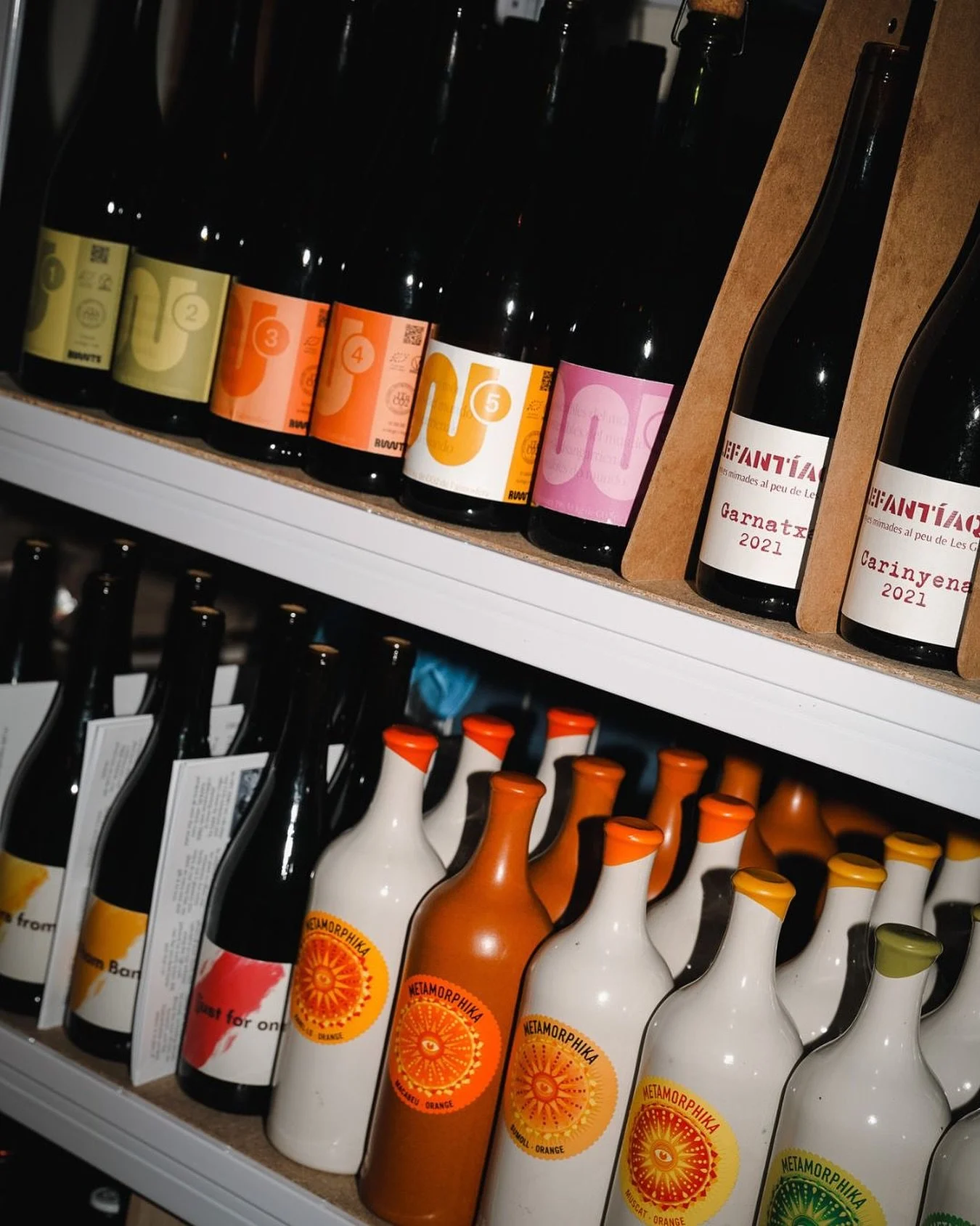 en aquesta imatge hi ha una cosa que est&agrave; a punt de desapar&egrave;ixer del nostre bar de vins. Sabeu quina? una copa de vi a qui l&rsquo;encerti!
.
In this image there&rsquo;s something that&rsquo;s about to disappear from our wine bar. Do yo