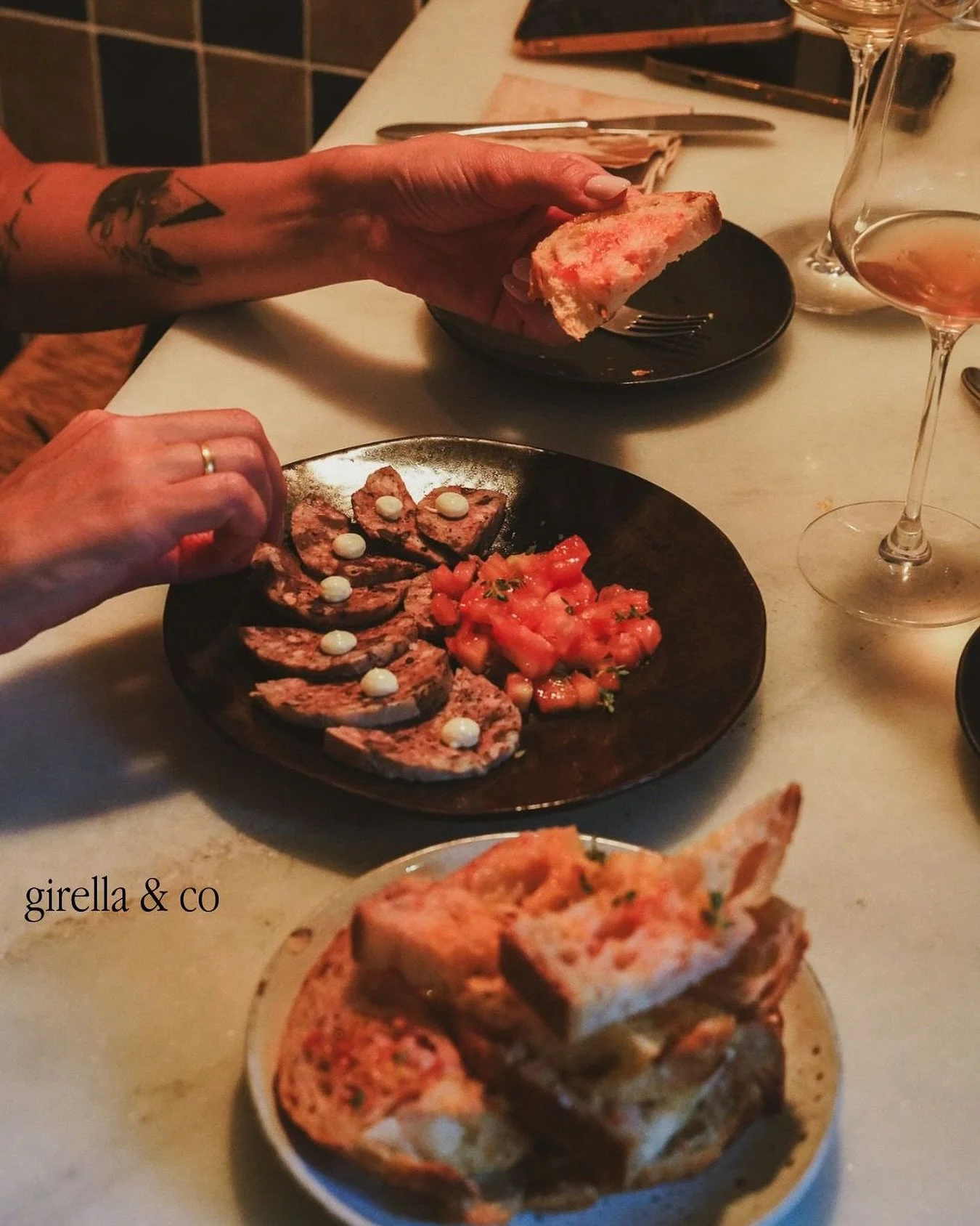 la Girella &eacute;s un embotit tradicional dels pirineus catalans i aragonesos elaborat a base de xai, panxeta de porc i arr&oacute;s, i &eacute;s una recepta quasi perduda en el temps, Nosaltres la vam con&egrave;ixer en una visita a @elbuengusto19