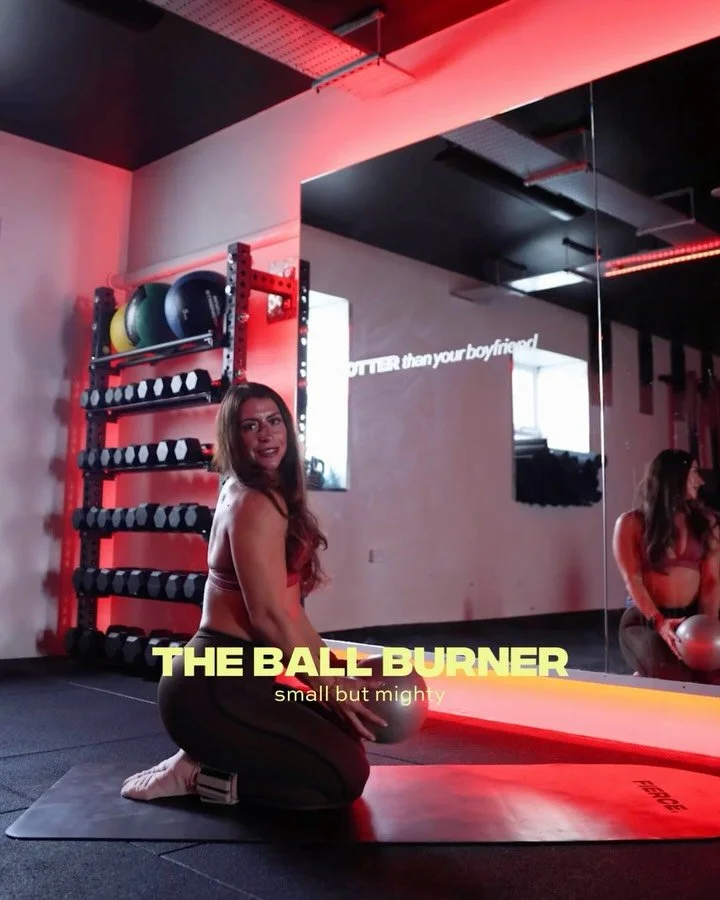 this is your sign to NEVER underestimate the pilates ball ❤️&zwj;🔥❤️&zwj;🔥❤️&zwj;🔥

PLANK KNEE TO NOSE CRUNCH
PLANK KNEE TO NOSE PULSES
SIDE PLANK WITH OBLIQUE CRUNCH
BALL PRESS UP

45 seconds each x3 sets 

Save this for your next pilates fix ⚡️