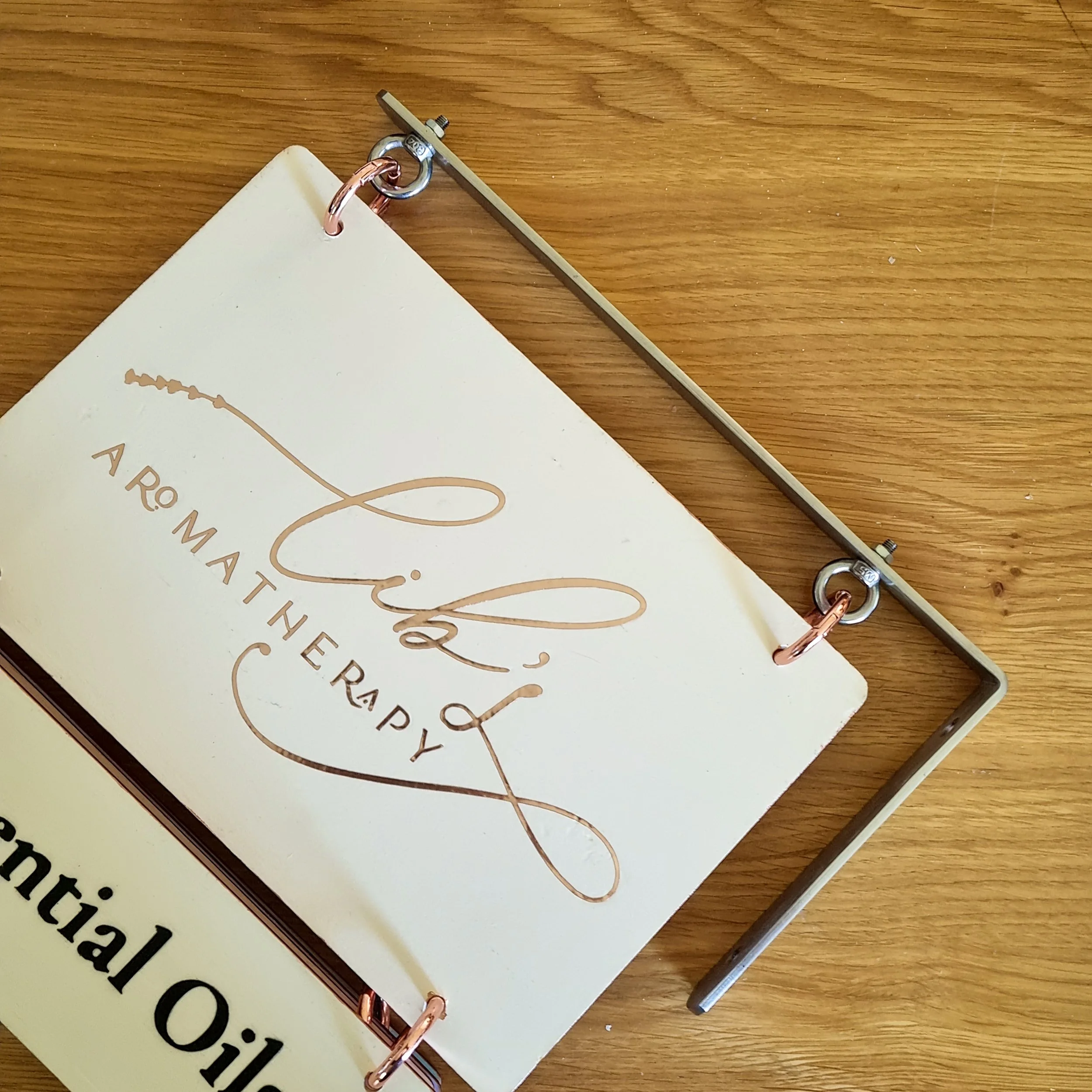 bespoke-sign-bracket-left-hand.jpg