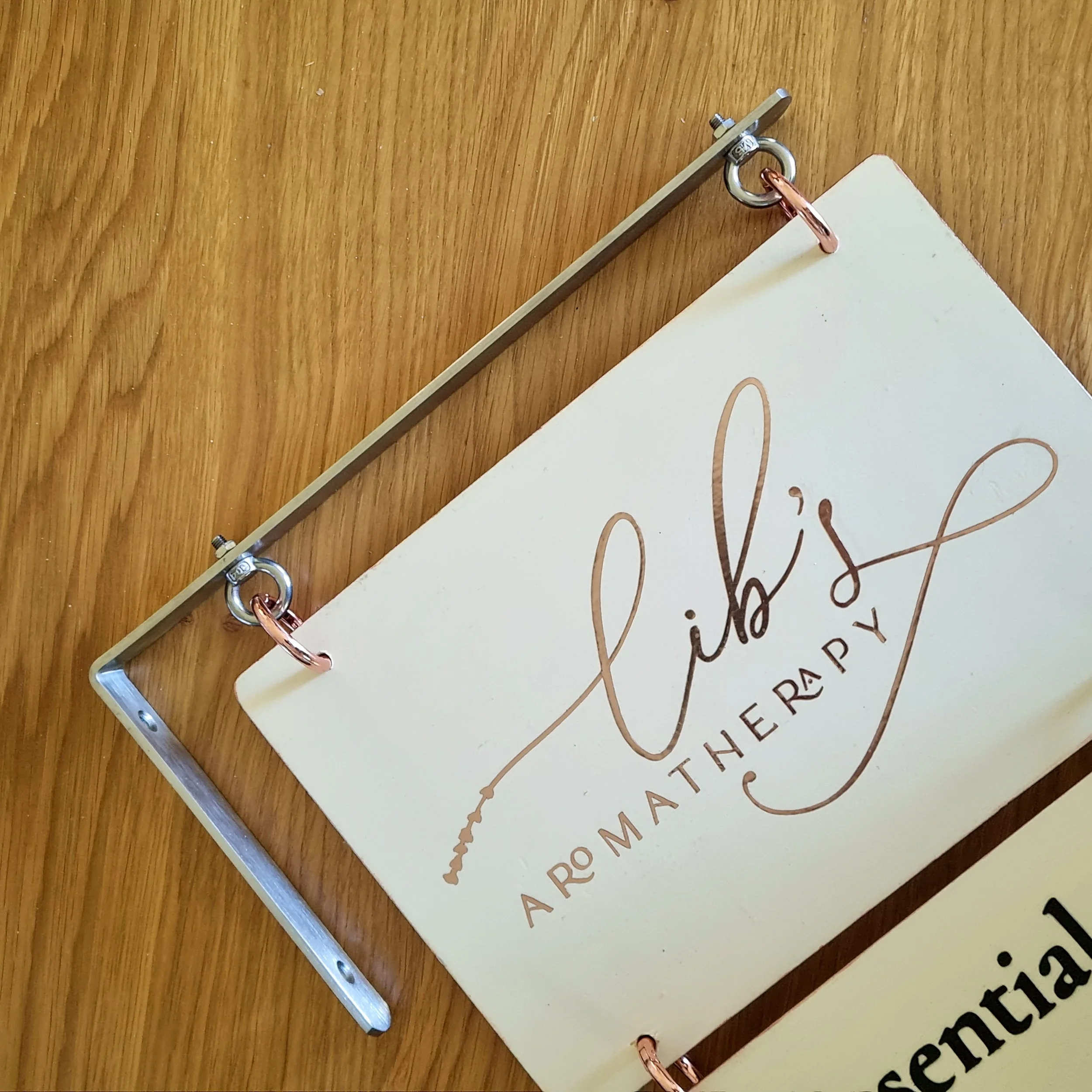 bespoke-sign-bracket-right hand.jpg