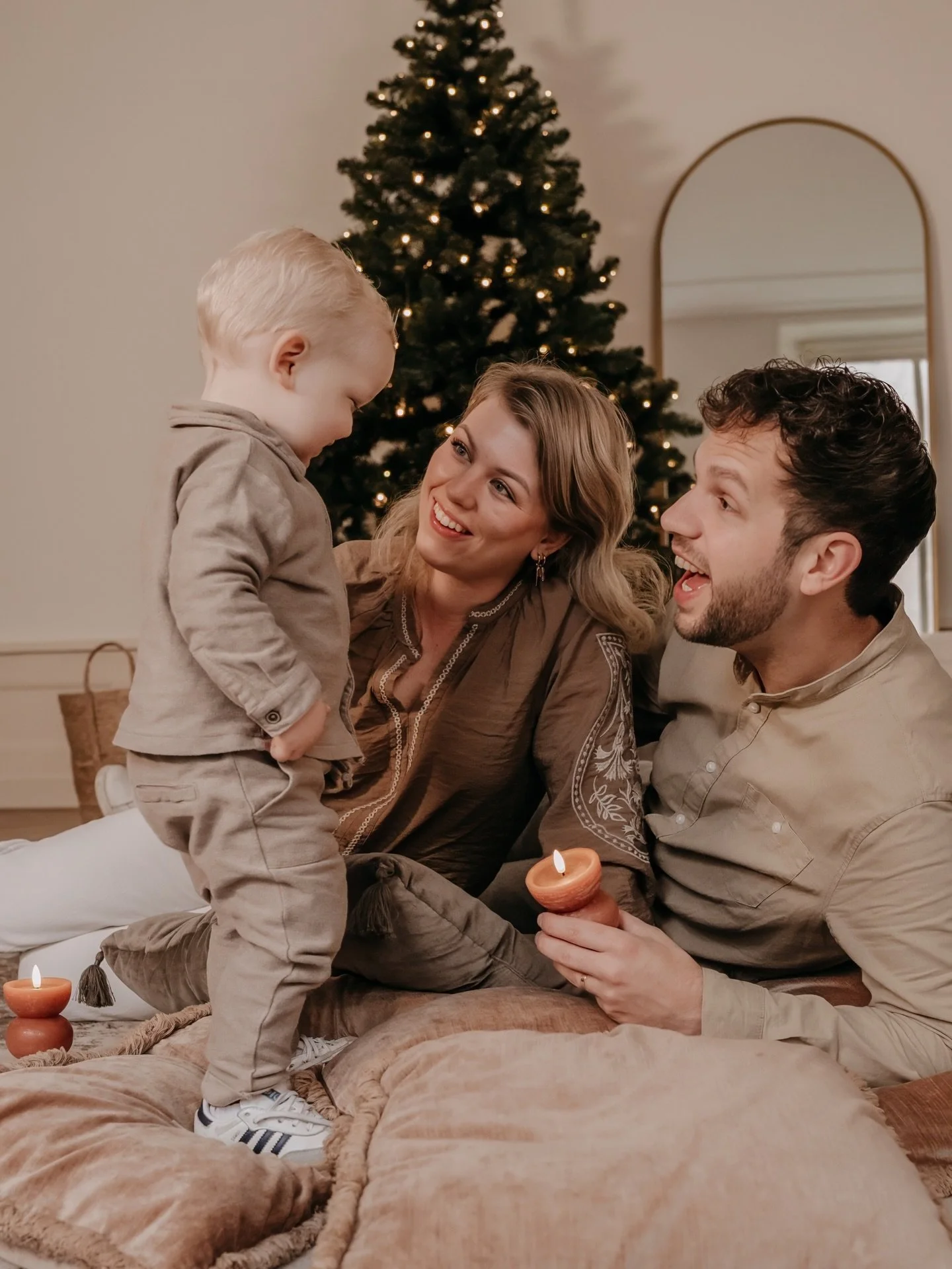 Happy holidays! 🎄✨

Misschien met een kleintje in je buik, misschien met je baby in je armen of gewoon samen met de mensen die je lief zijn.🤗
Geniet van deze dagen met elkaar!

Liefs!