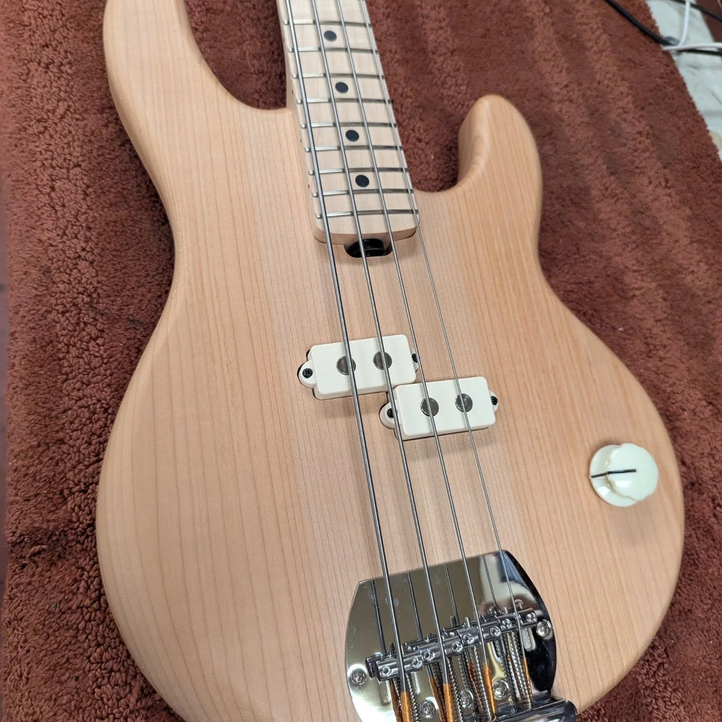 Had an influx of basses this week, just did a little setup work on this Joe Dart signature short scale. Very interesting bass, solid value out of the box. I just did some small adjustments and dressed the fret ends but overall pretty decent! Doing my