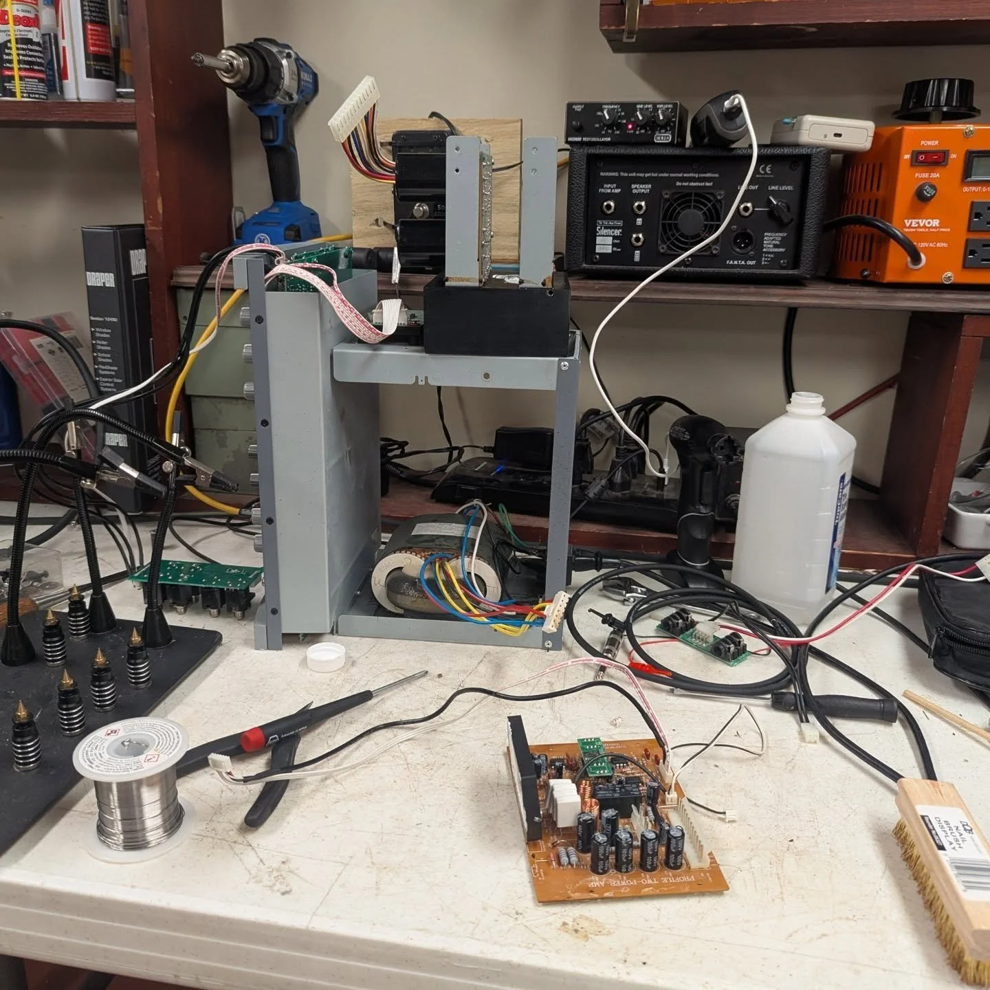 Because my band needs a PA and I can't say no to free, this Kustom PA has turned into a bit of a project 😂 I tracked down the main issue to a blown relay, and also giving this board an alcohol bath to try and remove the melted foam.