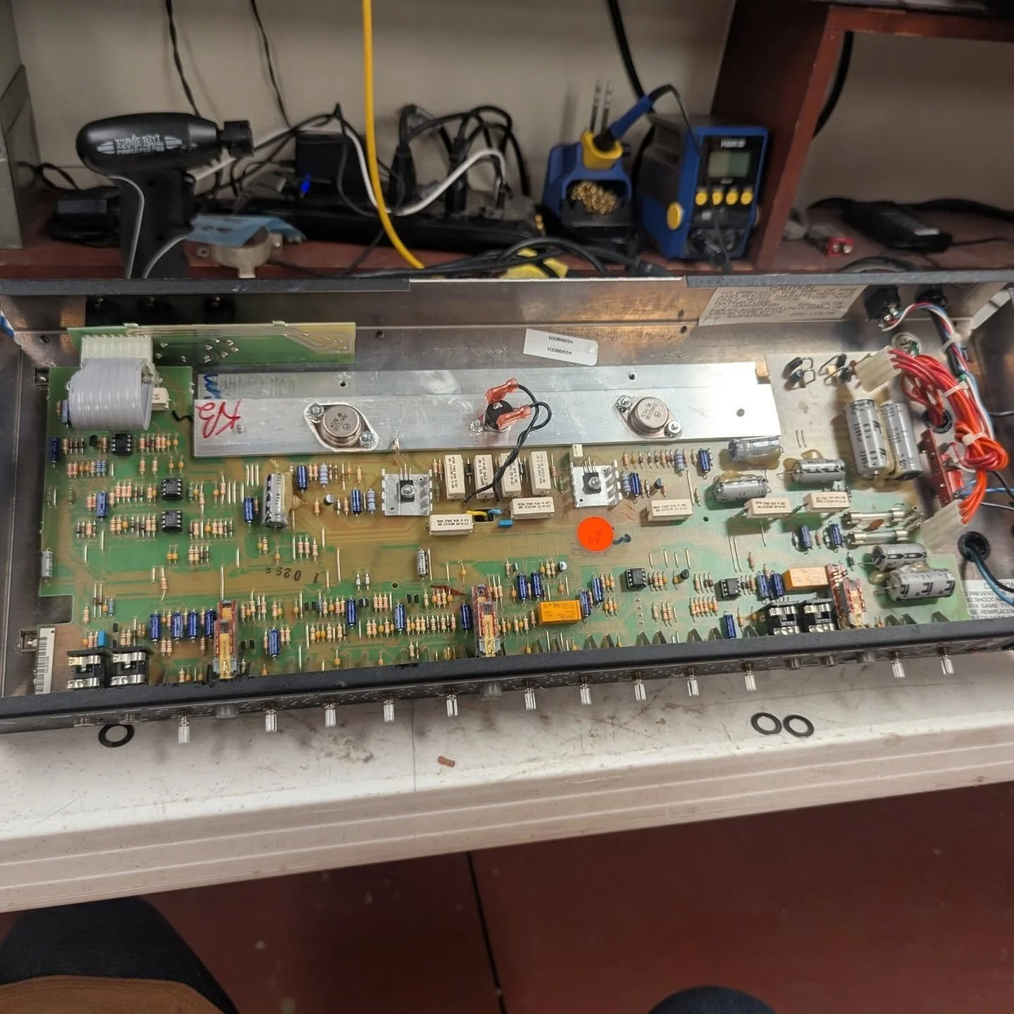 Today on the bench, one of the best solid state guitar amps ever made, the Peavey supreme!