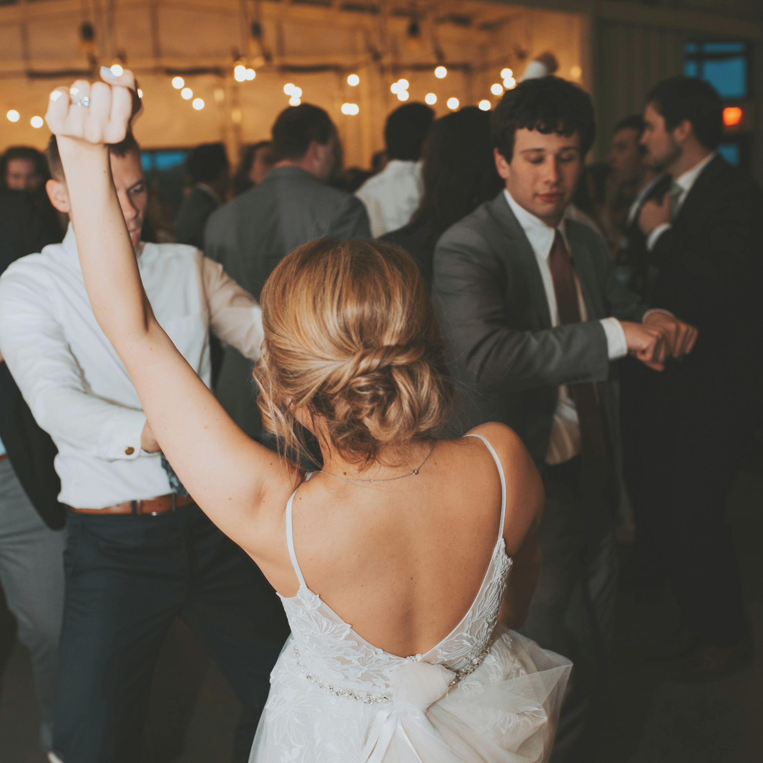 Wedding Playlist Ideas: How to Build a Wedding Playlist That Gets Everyone Dancing