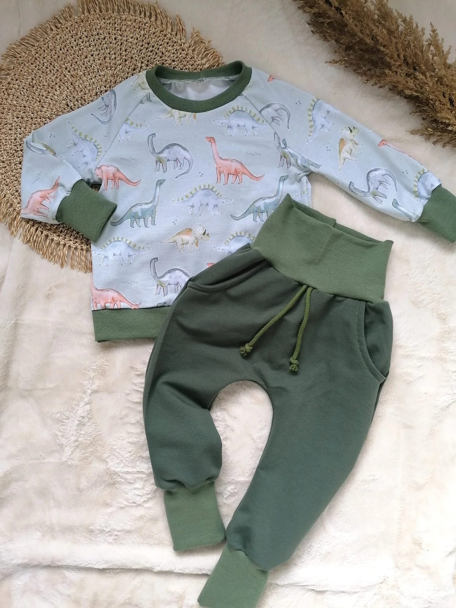 98 | Dino Zweiteiler Hose und Pullover grün