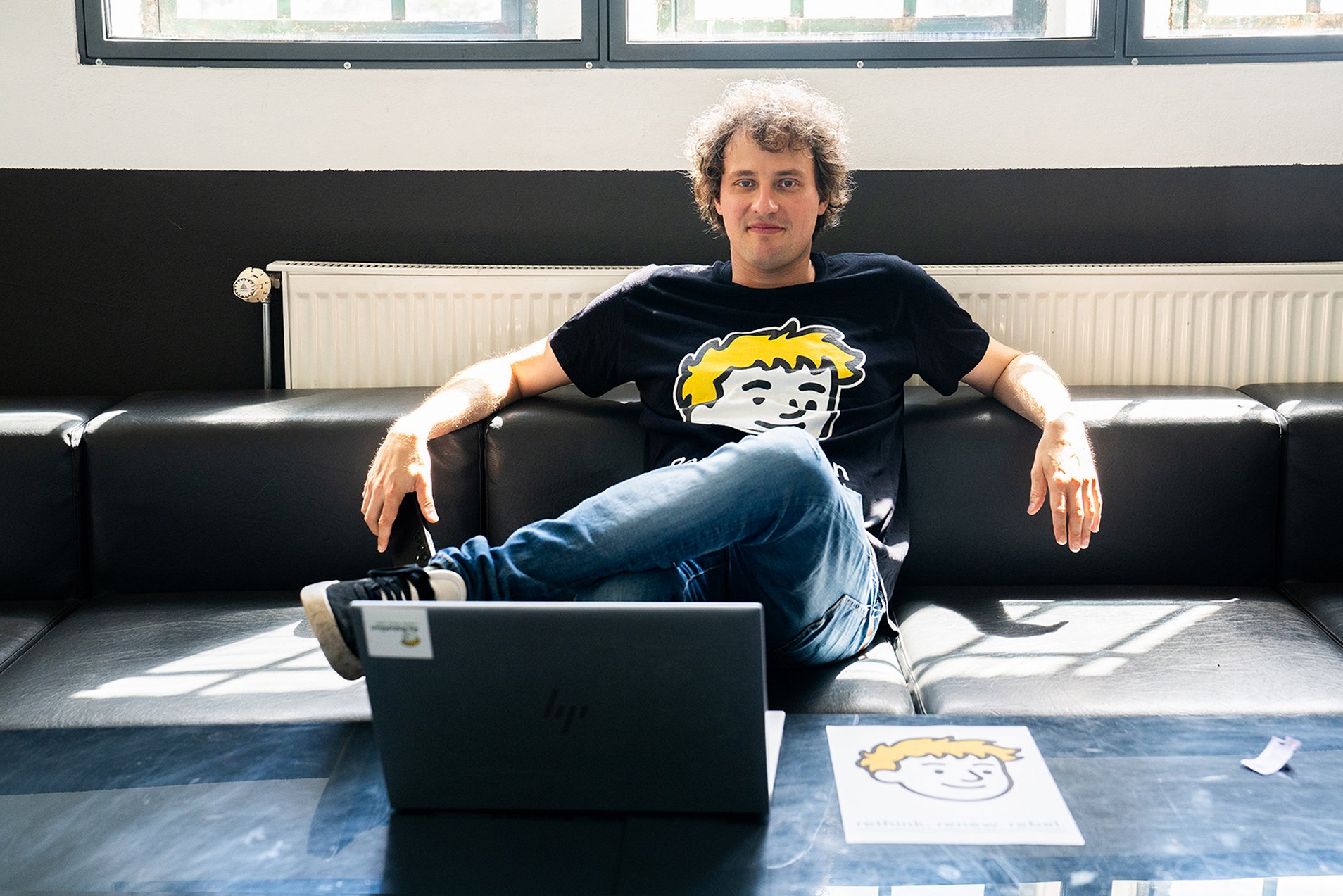 Michael Schmelcher, Chief Rebel, organisiert den Verkauf von IT Hardware