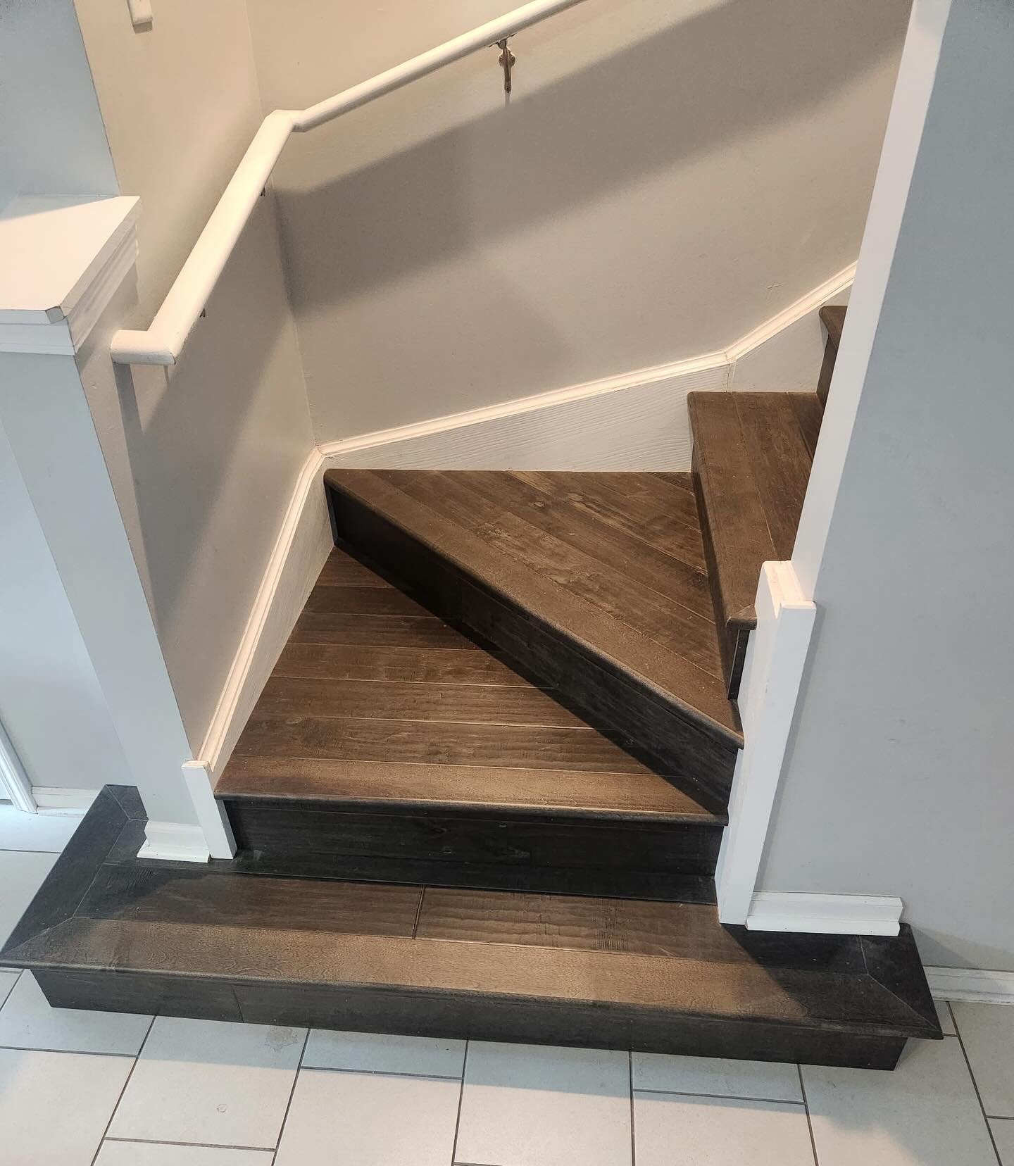 Engineered Hardwood Stairs

#flooringinstallation #flooringexperts