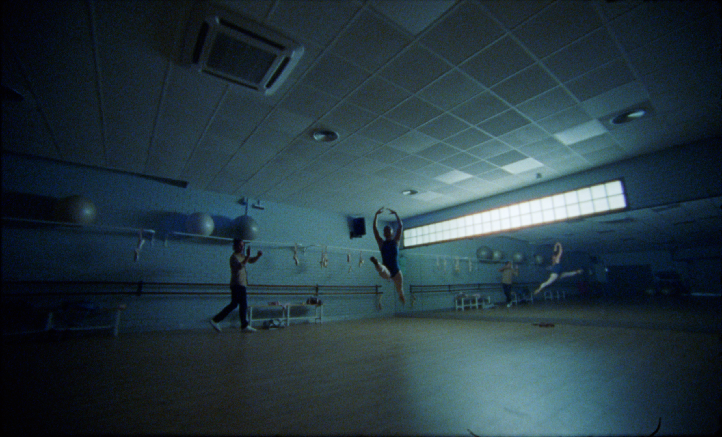 𝙼𝙰𝙿𝙷𝚁𝙴 𝚋𝚢 𝙻𝚞𝚌𝚒𝚊𝚗𝚘 𝚁𝚞𝚒𝚣