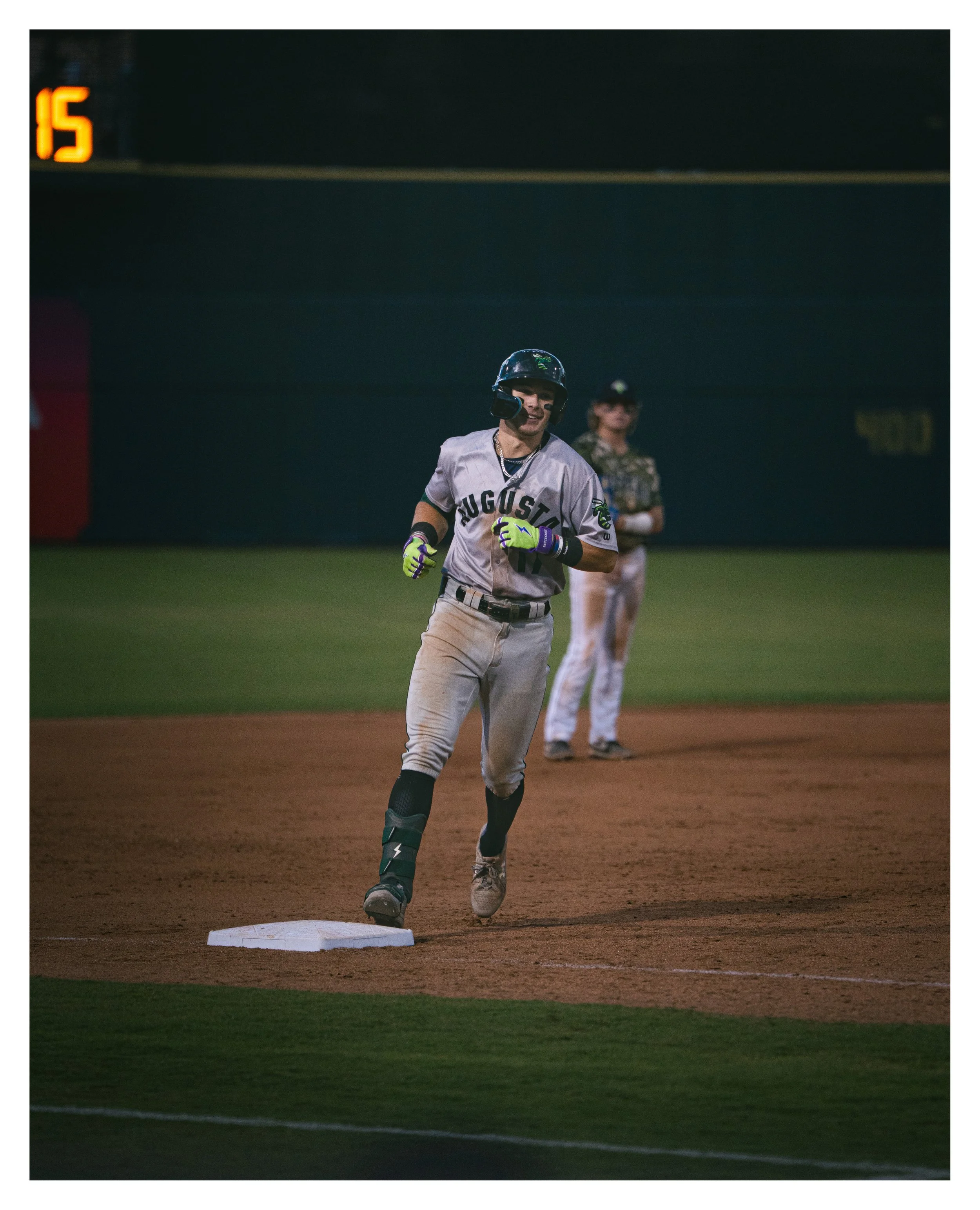 DSC04623 v2ec border (Vaseline).jpg