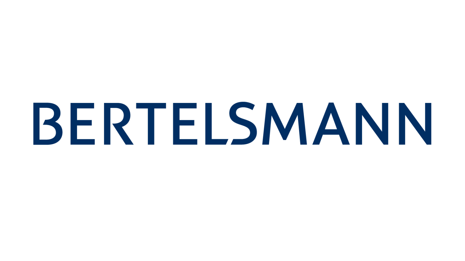Das Logo der Firma Bertelsmann mit einem blauen Schriftzug auf schwarzem Hintergrund.