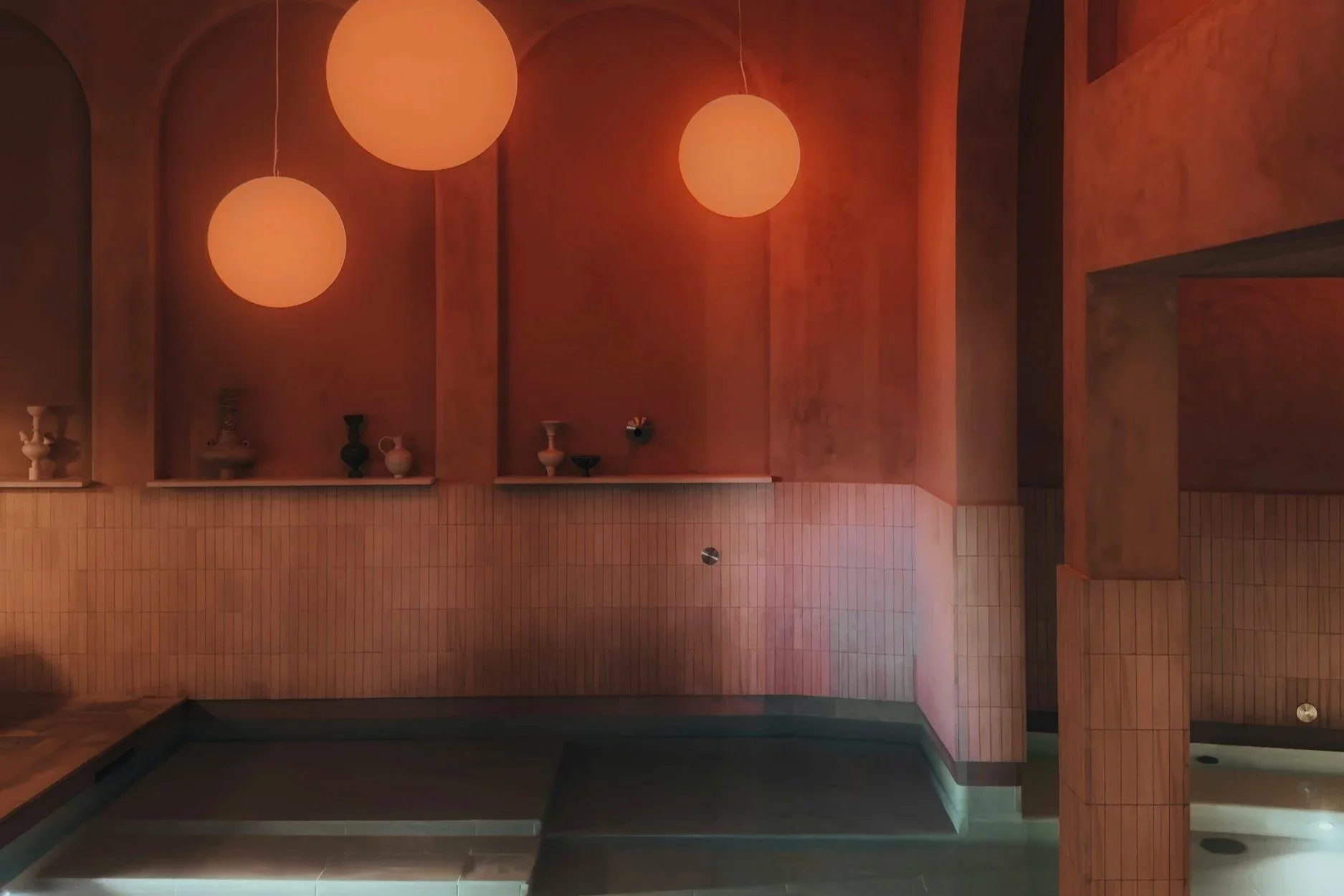 Eksklusive sauna faciliteter med lounge, brusere og wellnessområder i København