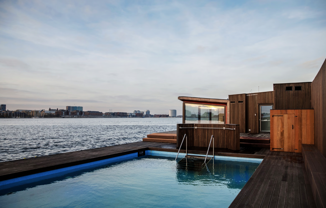 Luxury waterfront sauna experience at Glaecier Sauna in Copenhagen with Nordic wellness and saunagus rituals.